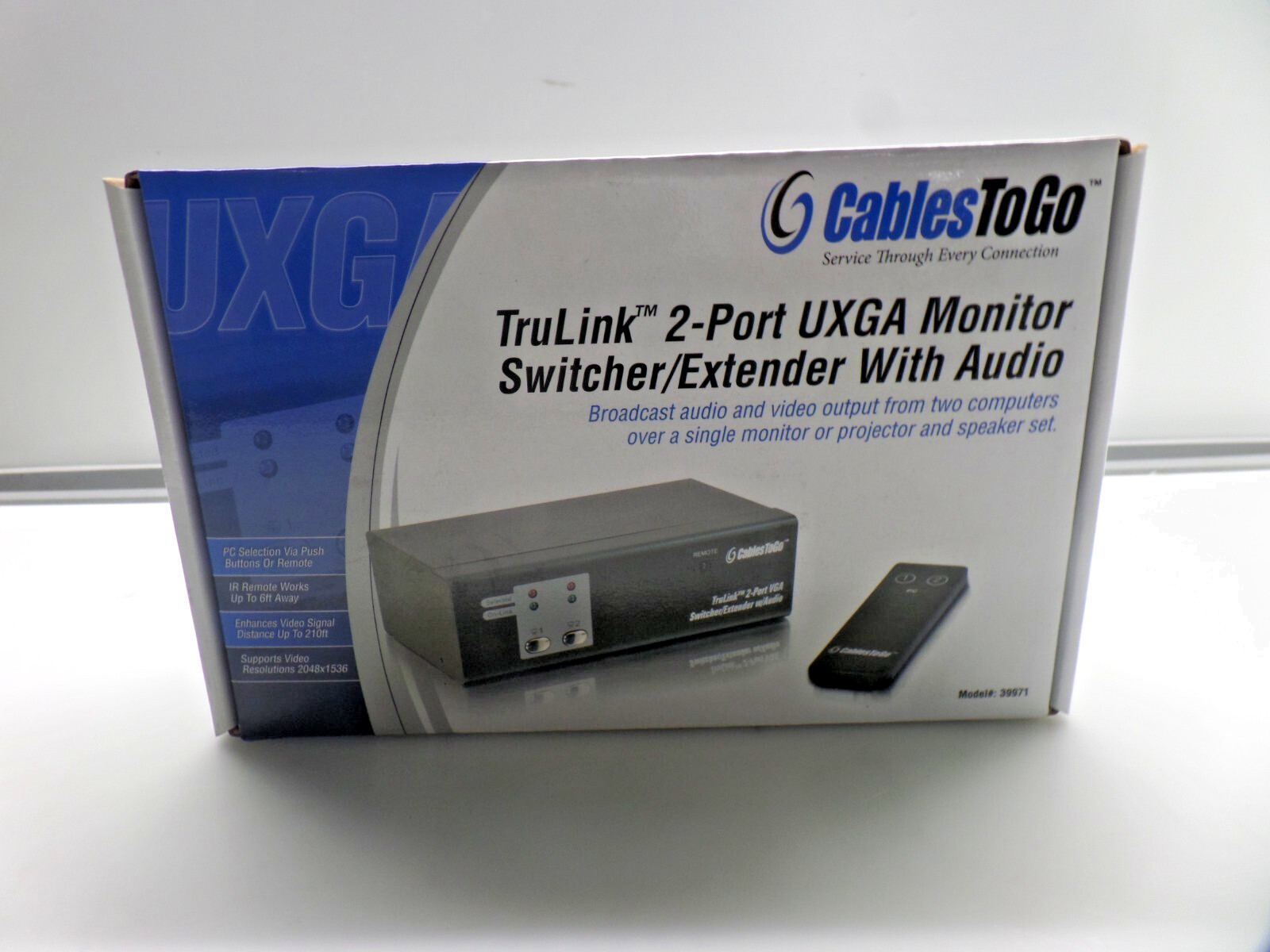 CablesToGo™ TruLink 2-Port UXGA Monitor Switcher/Extender With Audio 39971 NEW