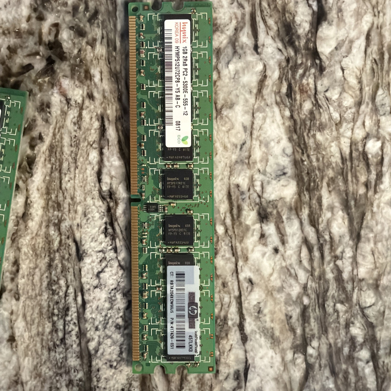 Hynix HYMP512U72CP8-Y5 1GB PC2-5300E