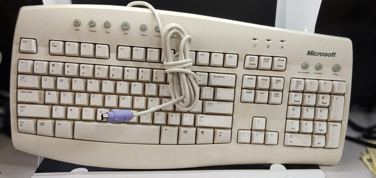 Microsoft Internet Keyboard PS/2 Wired Beige Model RT-9410 V.6FTW Vintage