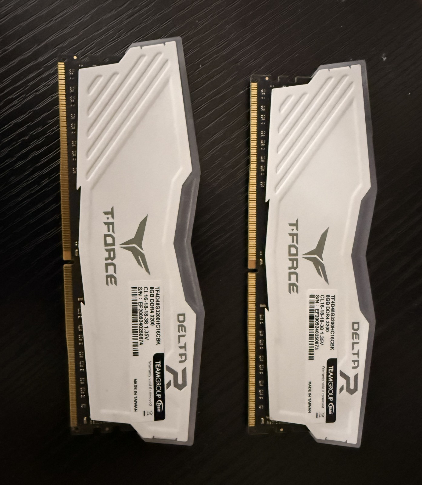 TEAMGROUP T-Force Delta RGB 16GB (2×8GB) DDR4-3200 CL16, model TF4D48G3200HC16CB