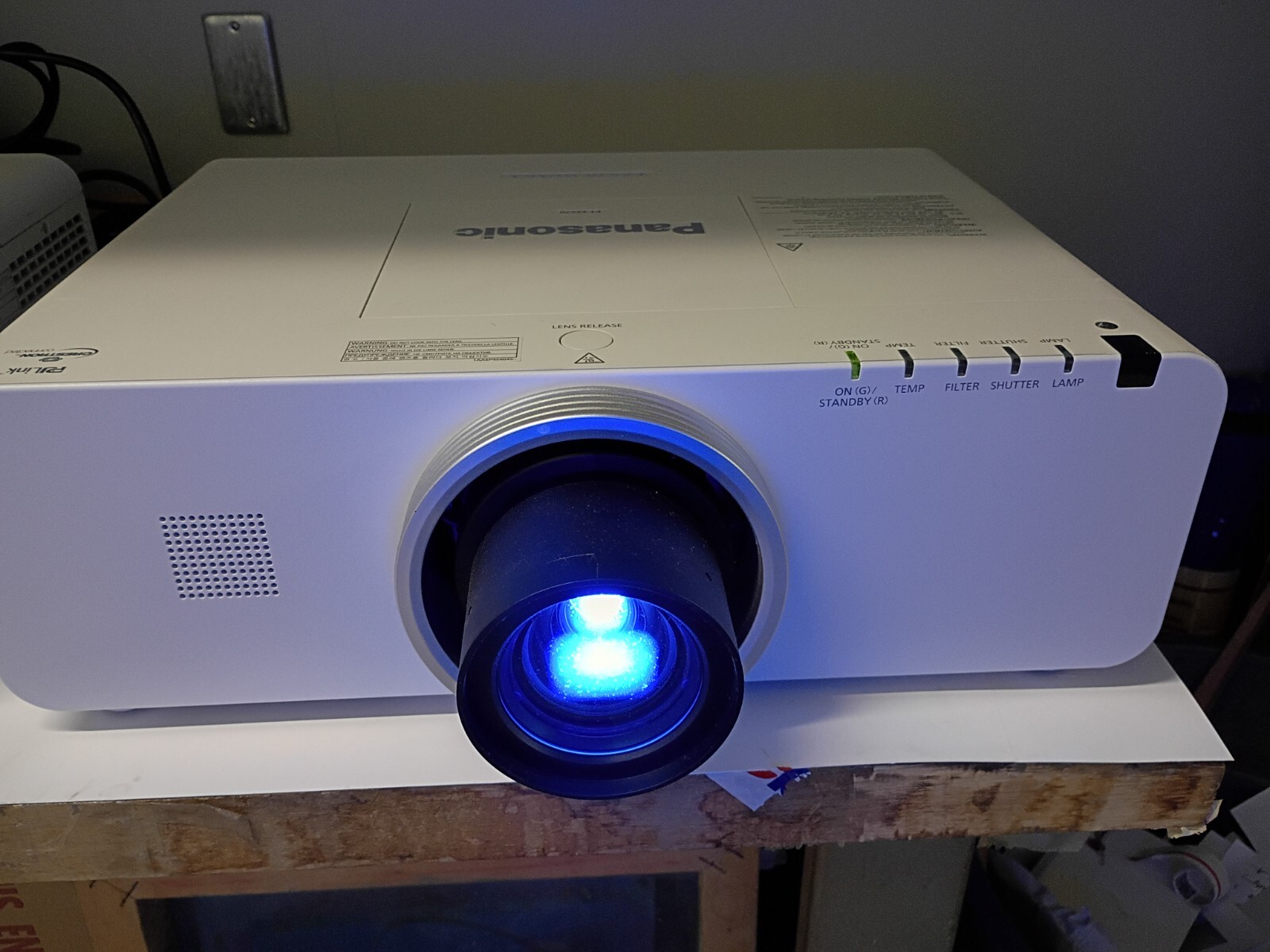 TESTED PANASONIC PT-EZ570 WUXGA FULL HD 5000 LUMENS, PROJECTOR W/ LNS-S20 LENS