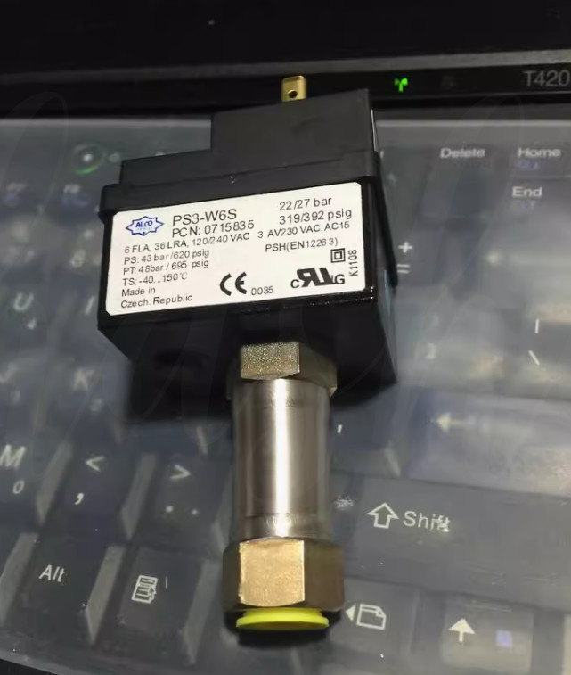 QTY:1  Pressure switch PS3-W6S 22/27bar