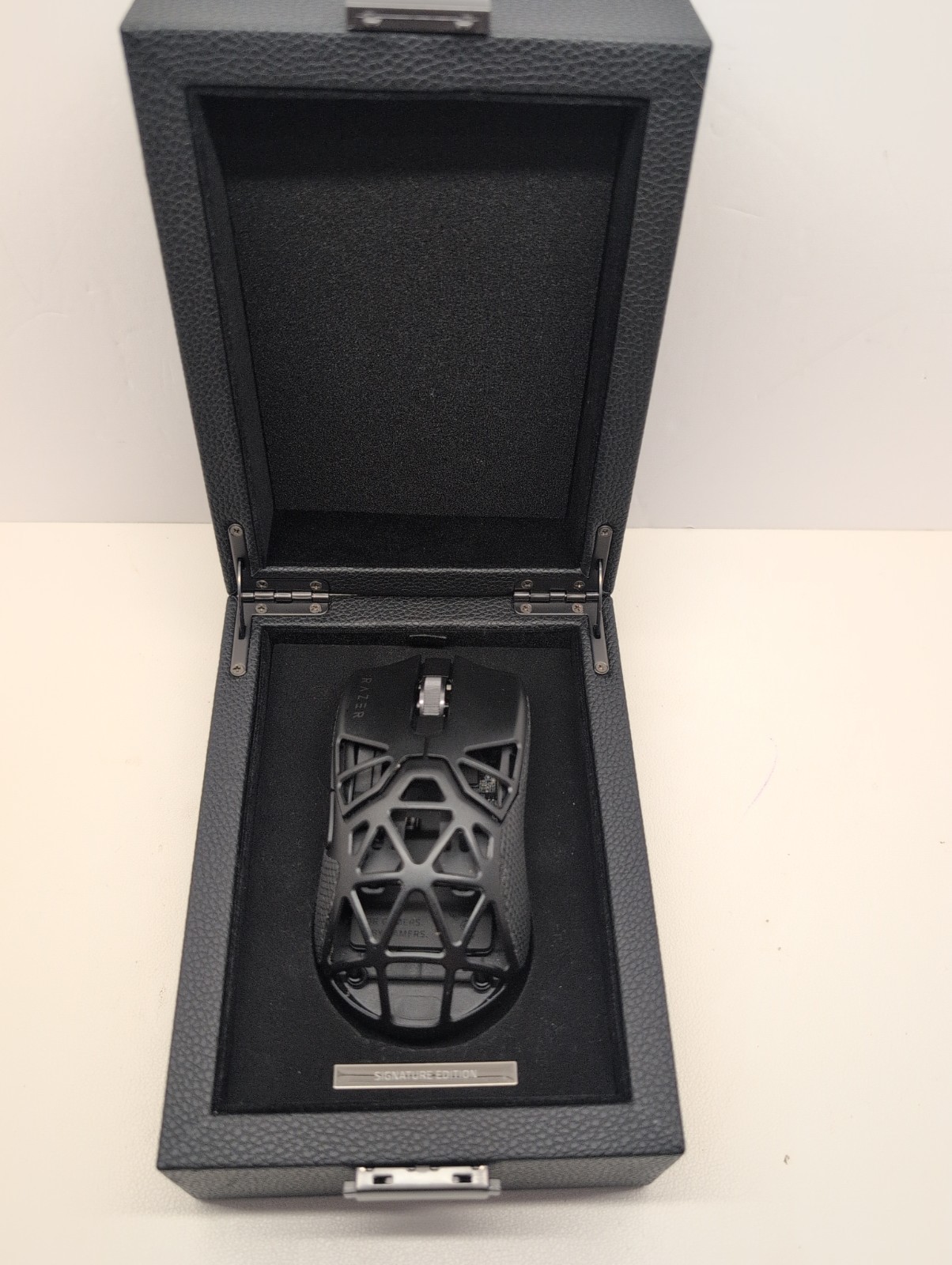 Razer Viper Mini Signature Edition - Black  Model RZ01-0441 With Original Case