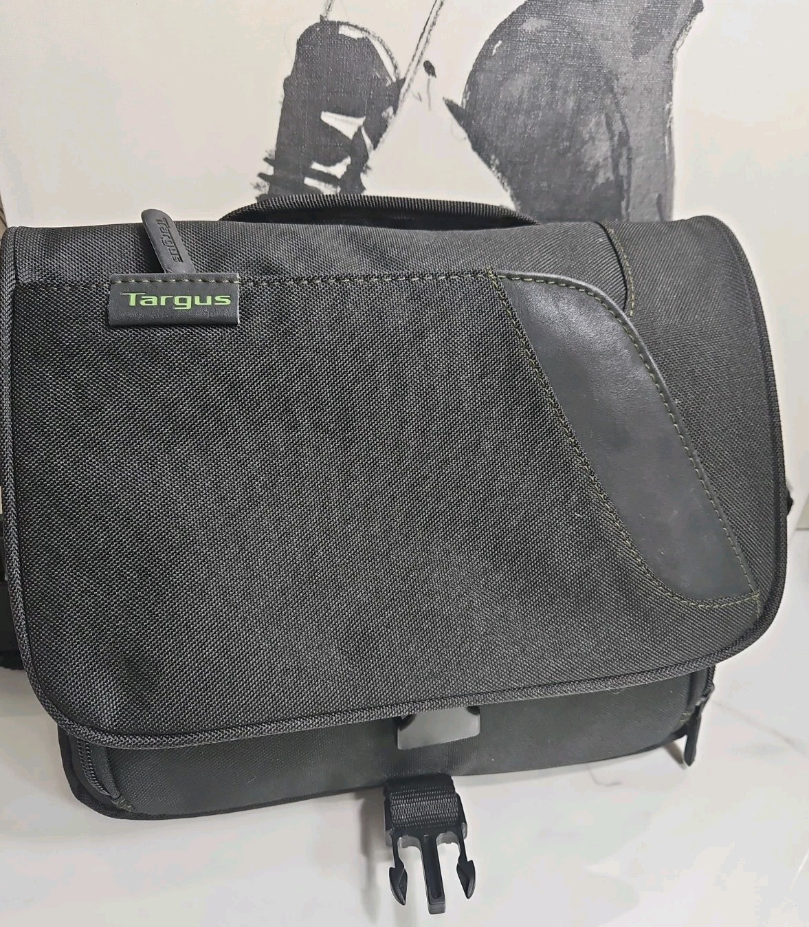 Targus Spruce Eco Smart Tablet Laptop Messenger Bag 10.5x8.5x2 New 