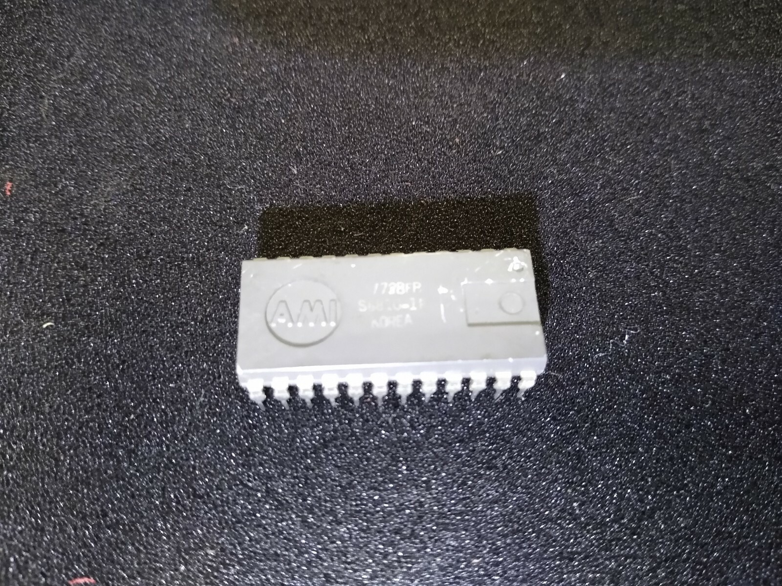 Vintage Grey Embossed AMI S6810-18 1k RAM chip IC -Date Code 7728 tested working