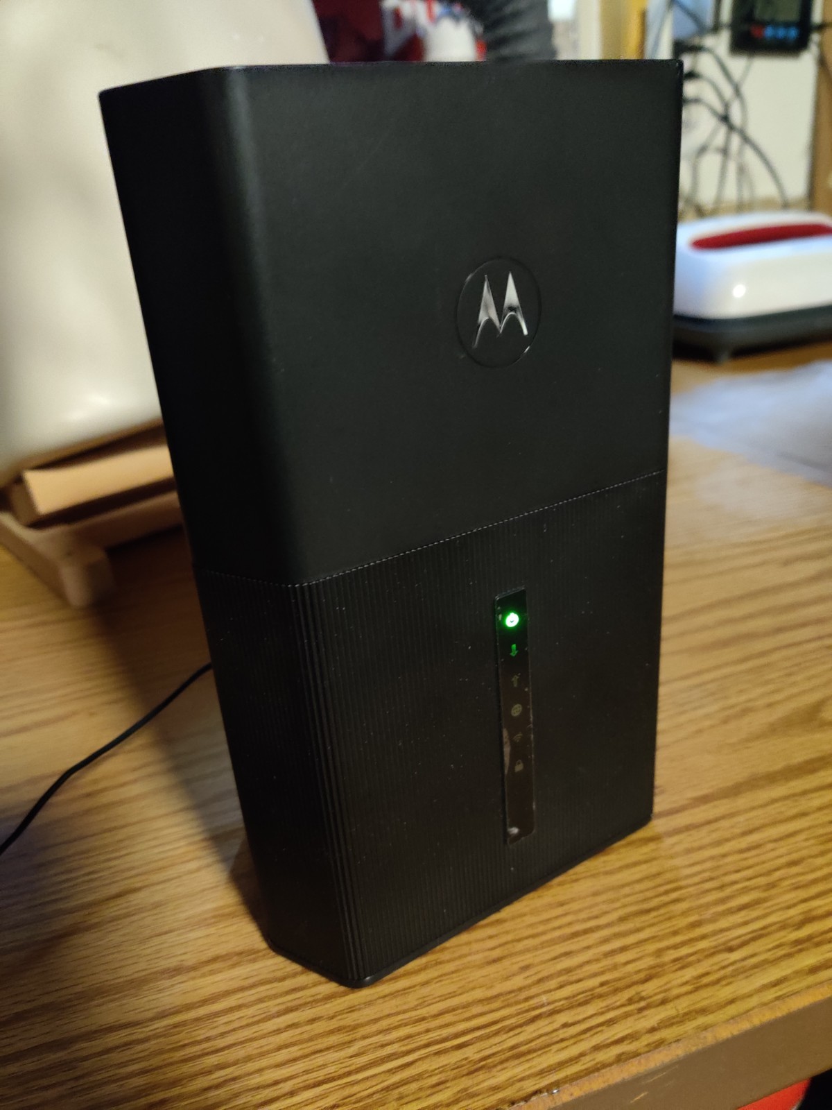 Motorola MG8725 Cable Modem + AX6000 Wireless Router incl. Power Adapter bundle