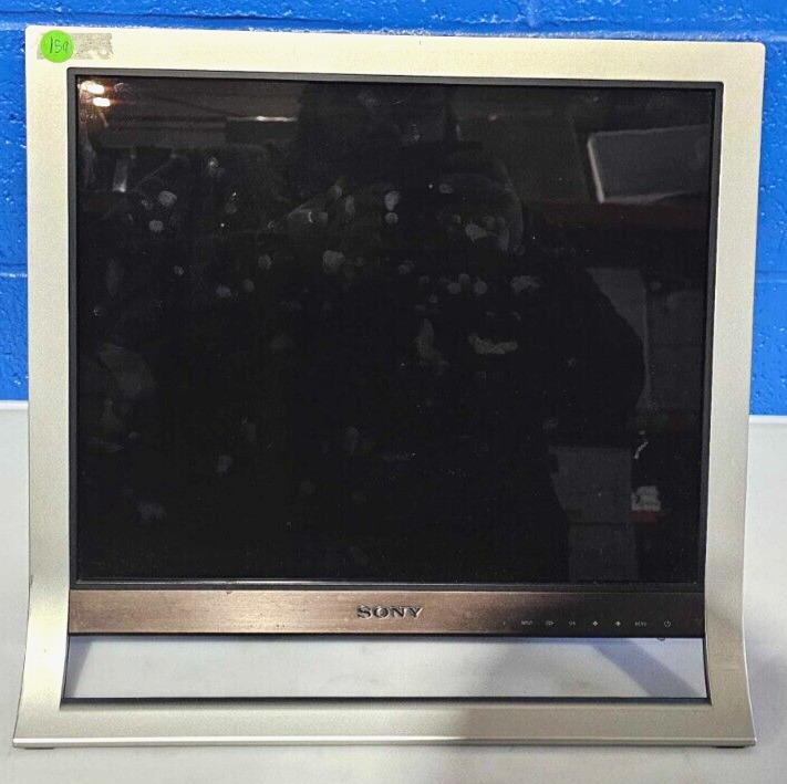 Sony SDM-HS95P LCD Monitor 19 Inch 1280x1024 12ms Response Retro Gaming 30124F1
