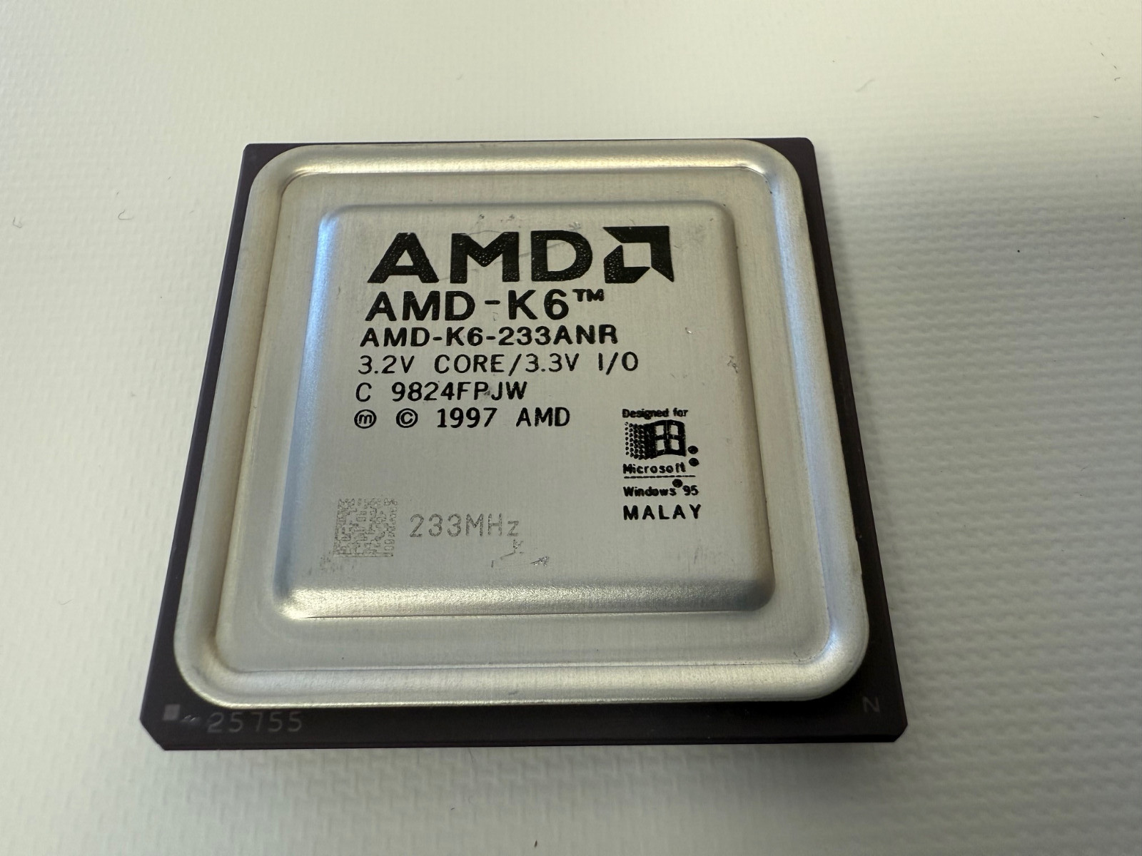 AMD AMD-K6-233ANR 233MHZ CPU PROCESSOR AMD-K6 3.2V CORE 3.3V I/O PINS DISCOLORED