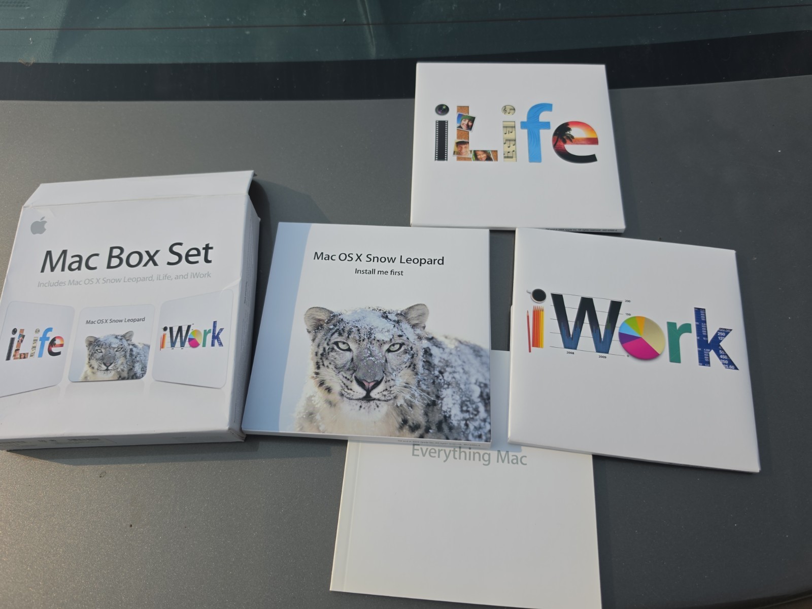 Apple Mac Box Set Includes Mac OS X Snow Leopard iLife 09 iWork 09 MC209Z/A 