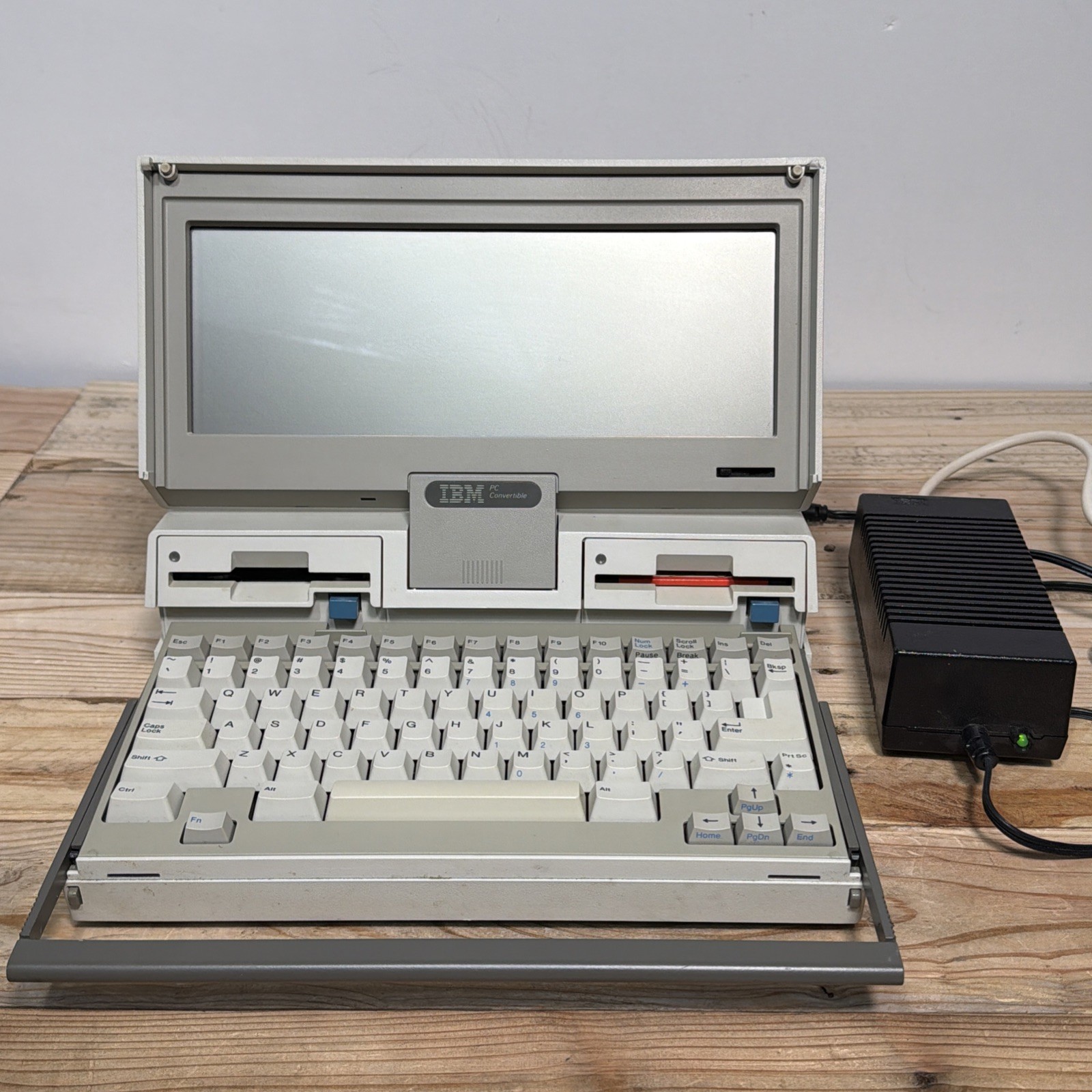 Vintage IBM 5140 PC Convertible Portable Computer UNTESTED AS-IS READ DESC