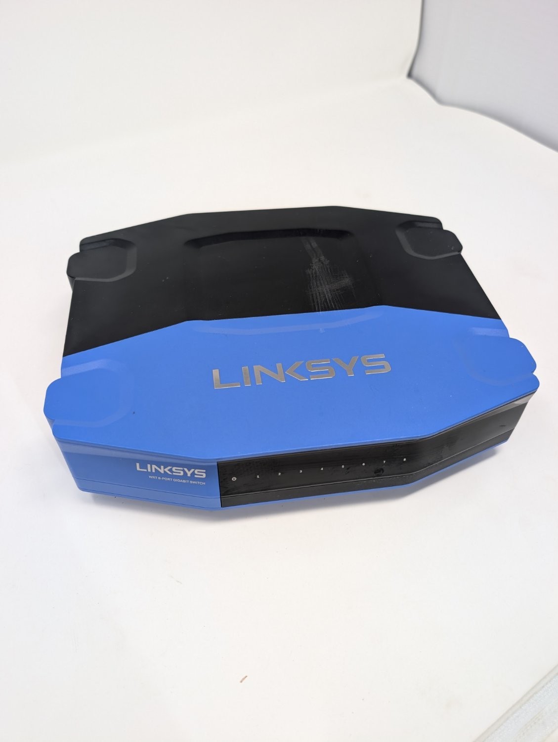 Linksys SE4008 Wrt 8-Port Gigabit Ethernet Network Switch w/ AC Adapter