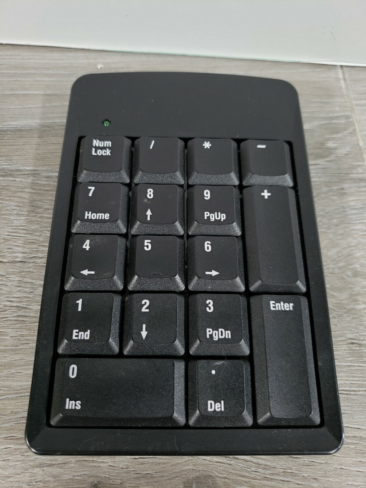 Targus Numeric Keypad Keyboard With Retractable USB Cable For Laptop PAUK001 
