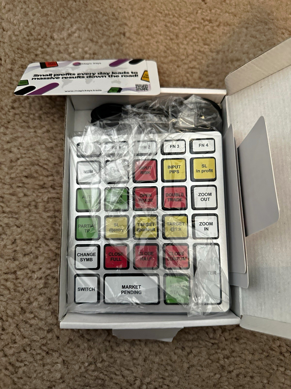Magic Keys v2 Wired Programmable Keypad Macro Pad White QWERTY English MAQ0101