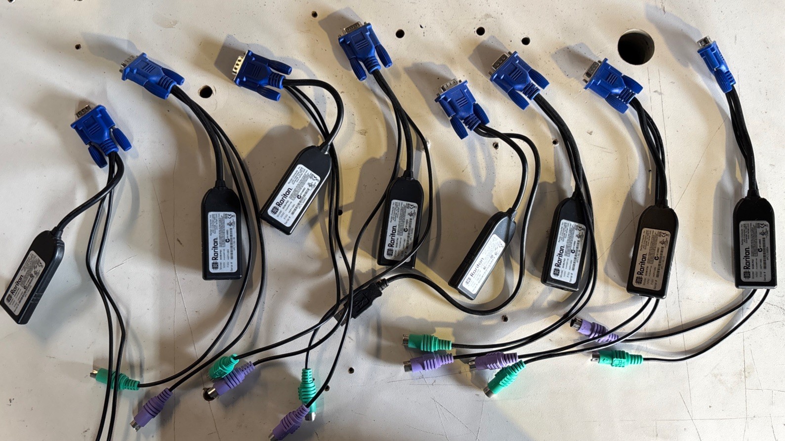 7x Raritan DCIM-PS2 Modules; 1x USB Configuration