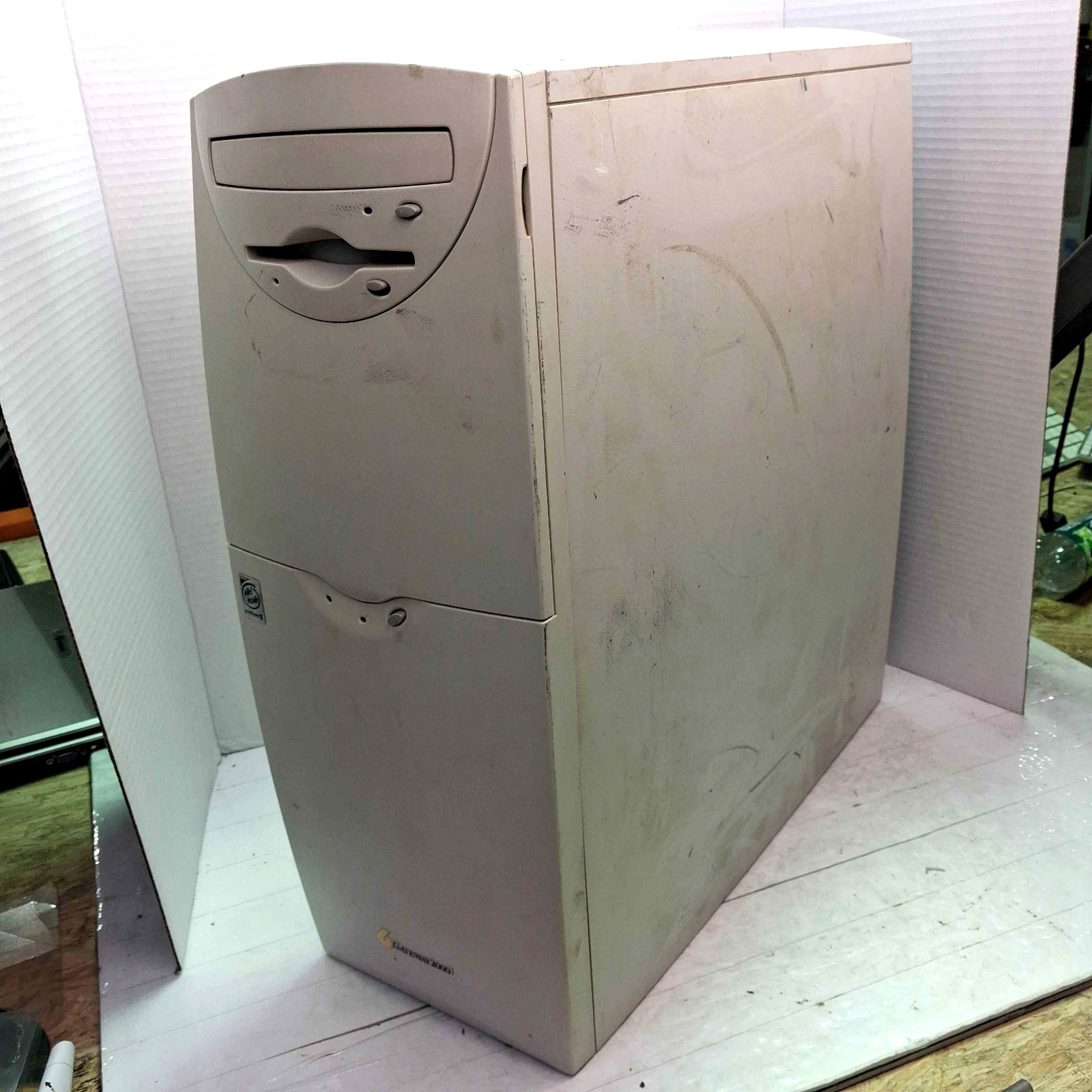 Gateway 2000 GP6-350 Vintage Desktop PC Pentium II 350MHz 64MB RAM No HDD READ ^