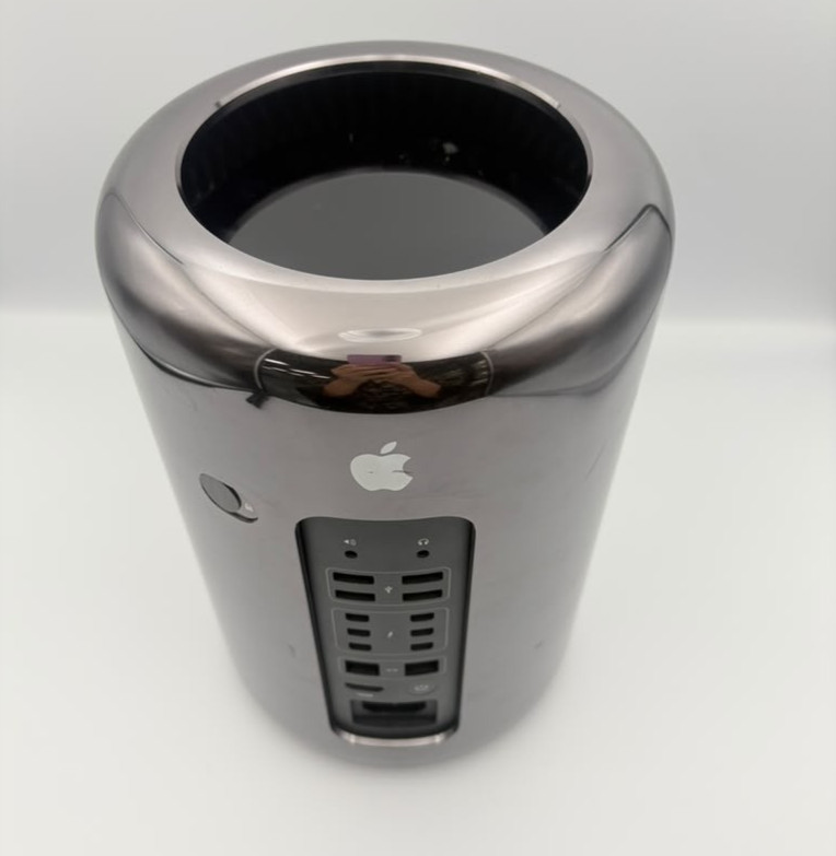 Apple Mac Pro Late 2013 3.5GHz 6-Core Xeon E5 12GB 500GB SSD Dual D700 6GB