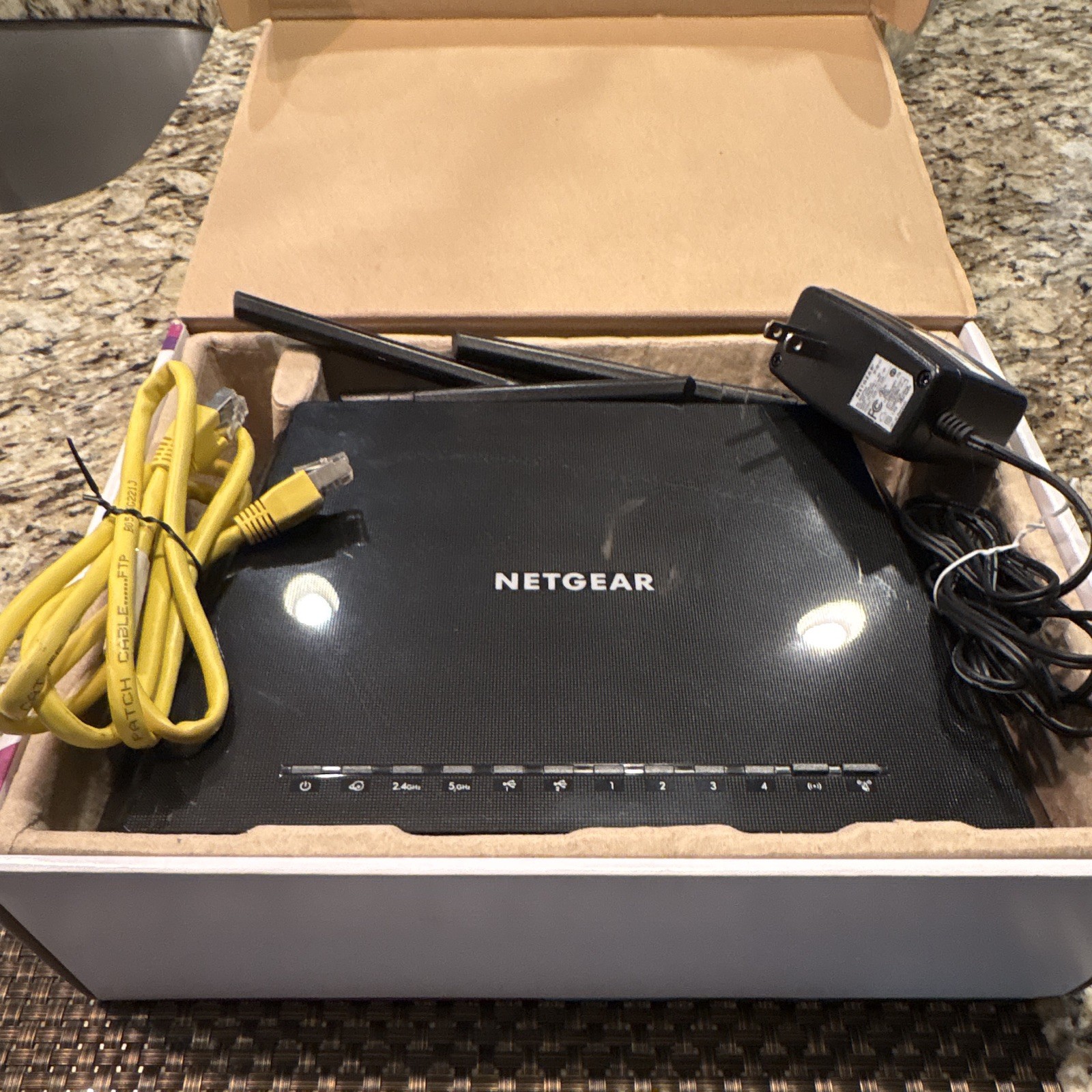 NETGEAR Black Wireless Router  Bundlew/ Antennas, Power Adapter & Ethernet Cable