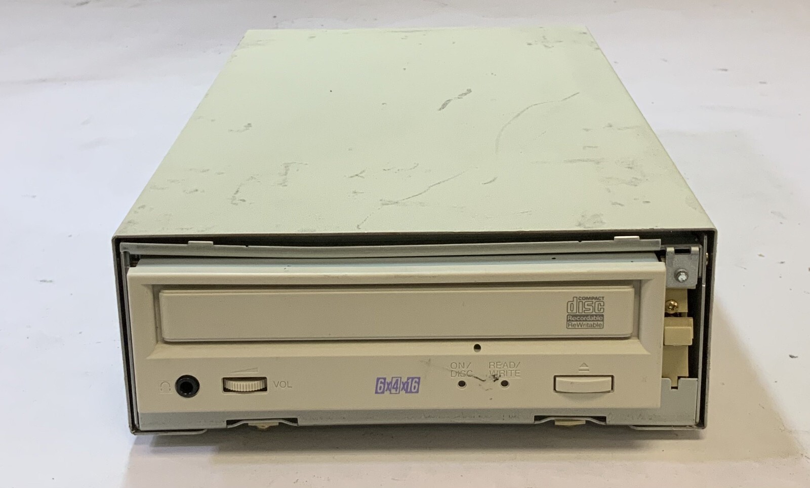 Yamaha CRW6416SX 3-in-1 CD-Recorder/CD-ROM/CD-ReWriter External Drive "B4A"