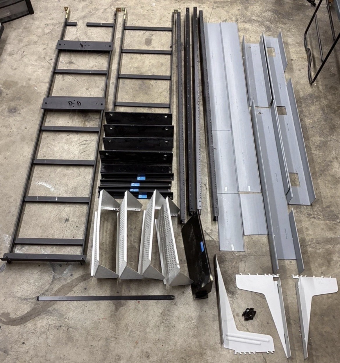 Chatsworth IT Server AI Networking Ladder Metal Racks Trays Brackets Panduit Lot