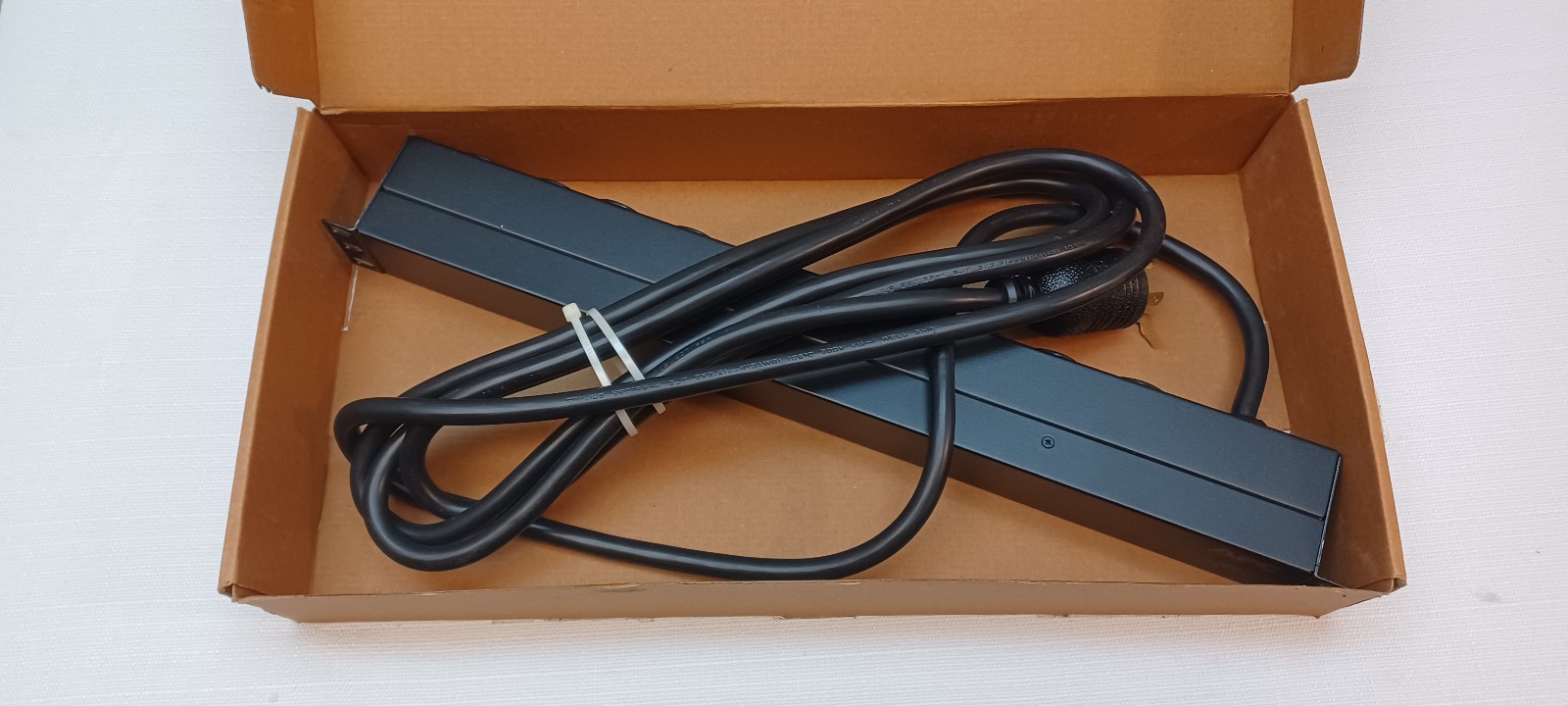 APC AP9564 – Black 20A 10-Plug (Nema 5-20R) PDU with Locking Plug (Nema L5-20)