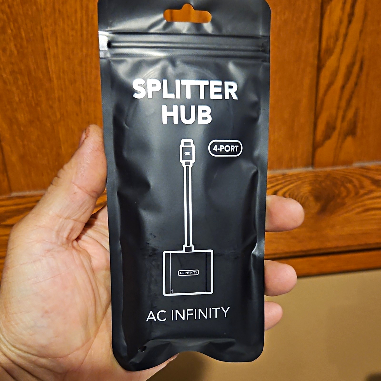 AC Infinity UIS 4-Port Splitter Hub 1:4, 10 in Cable, Black AC-ADS7