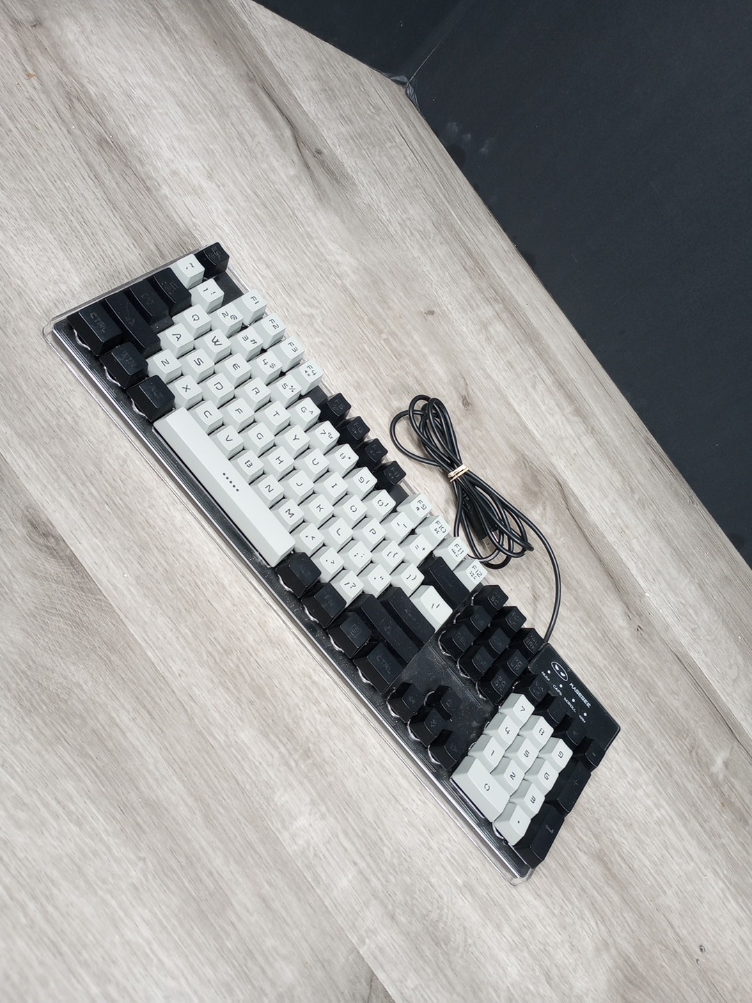 MageGee K1 LED Backlit Gaming Keyboard 104-Key USB Wired Rainbow Light PC