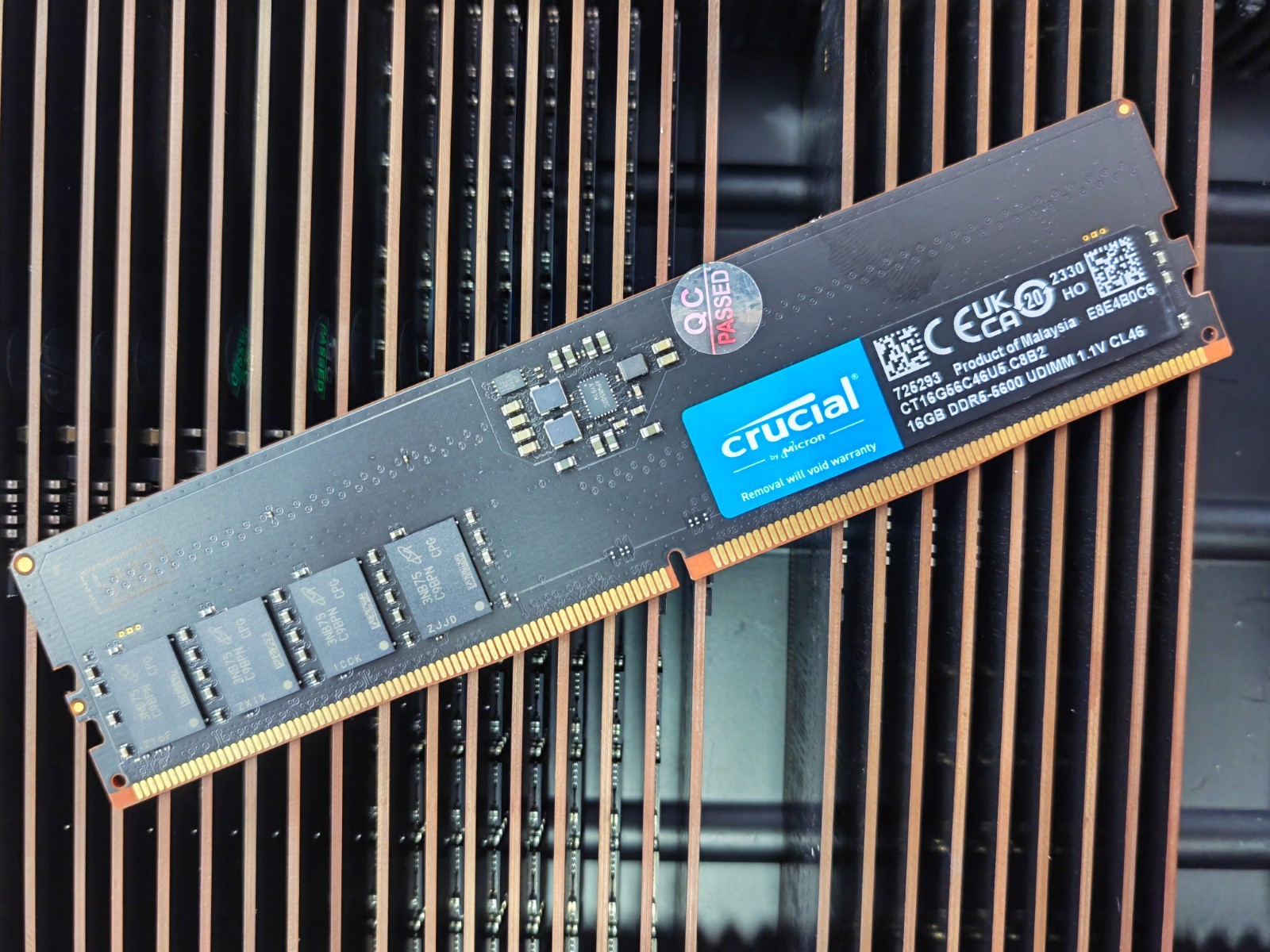 Crucial 16GB DDR5 5600 Desktop UDIMM RAM  Non-ECC 288pin by Micron CT16G56C46U5