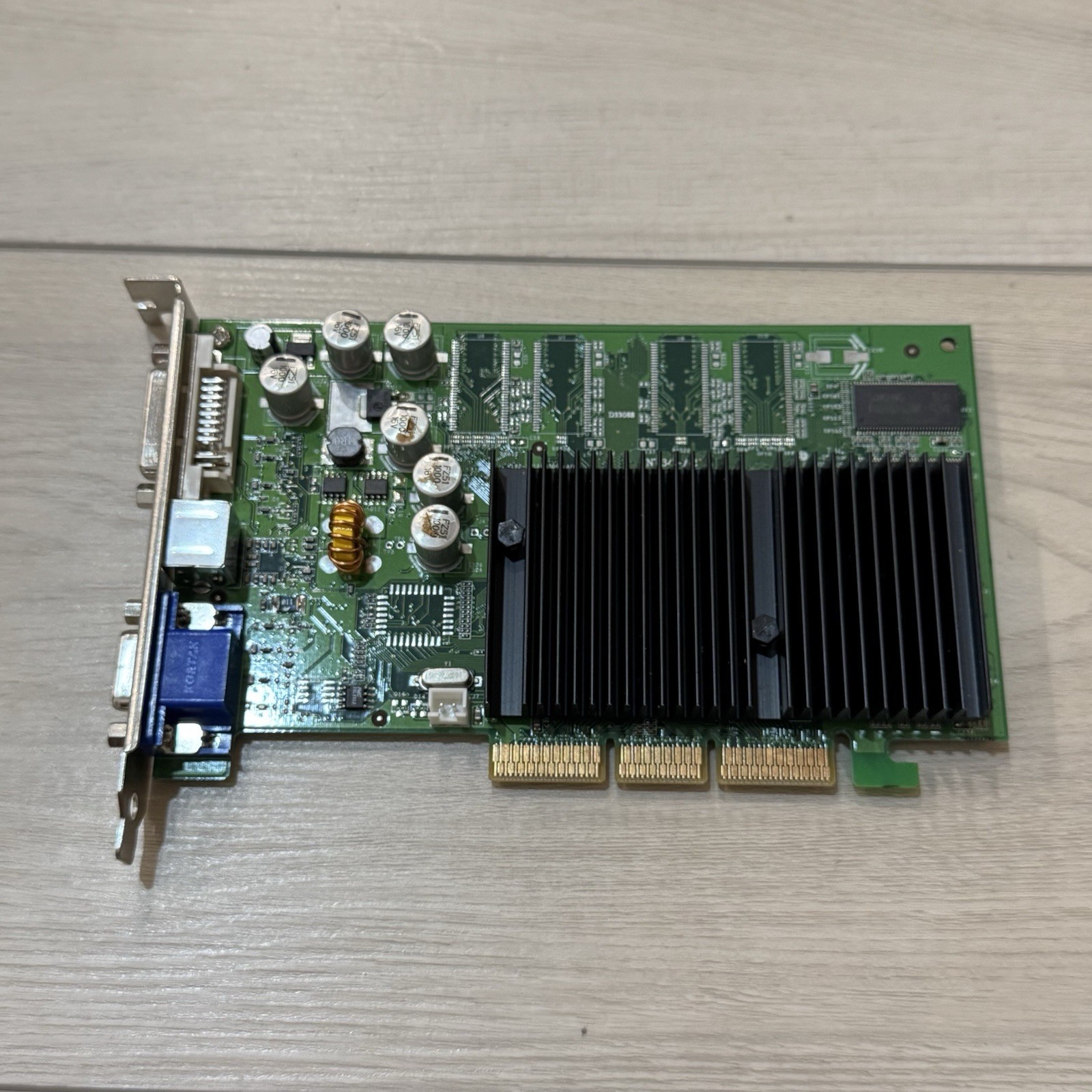 EVGA e-GeForce FX 5200 128MB AGP 128-A8-N304-A NVIDIA GeForce GPU - TESTED
