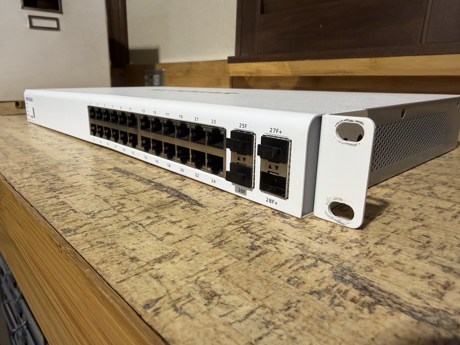 NETGEAR Smart Cloud Insight Managed Switch GC728XP Gigabit Ethernet PoE 24 Port