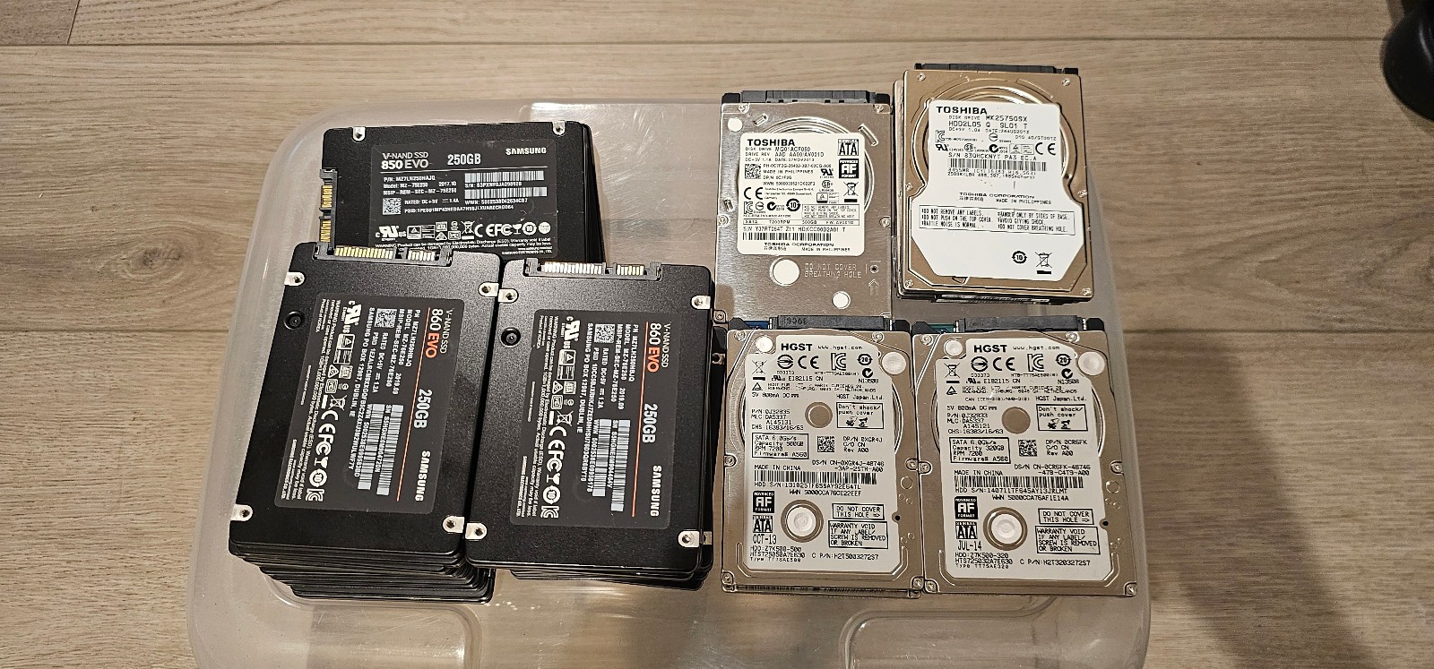 Lot of (31) 2.5 in SATA SSDs