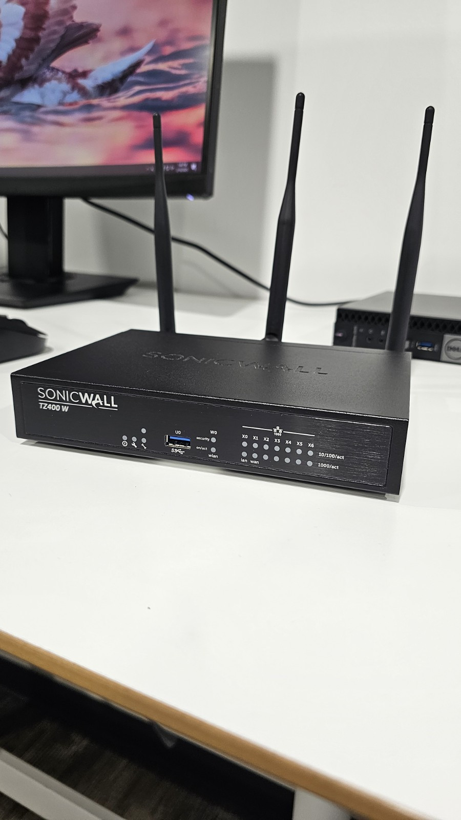 SonicWall TZ400 W Network Security/Firewall Appliance