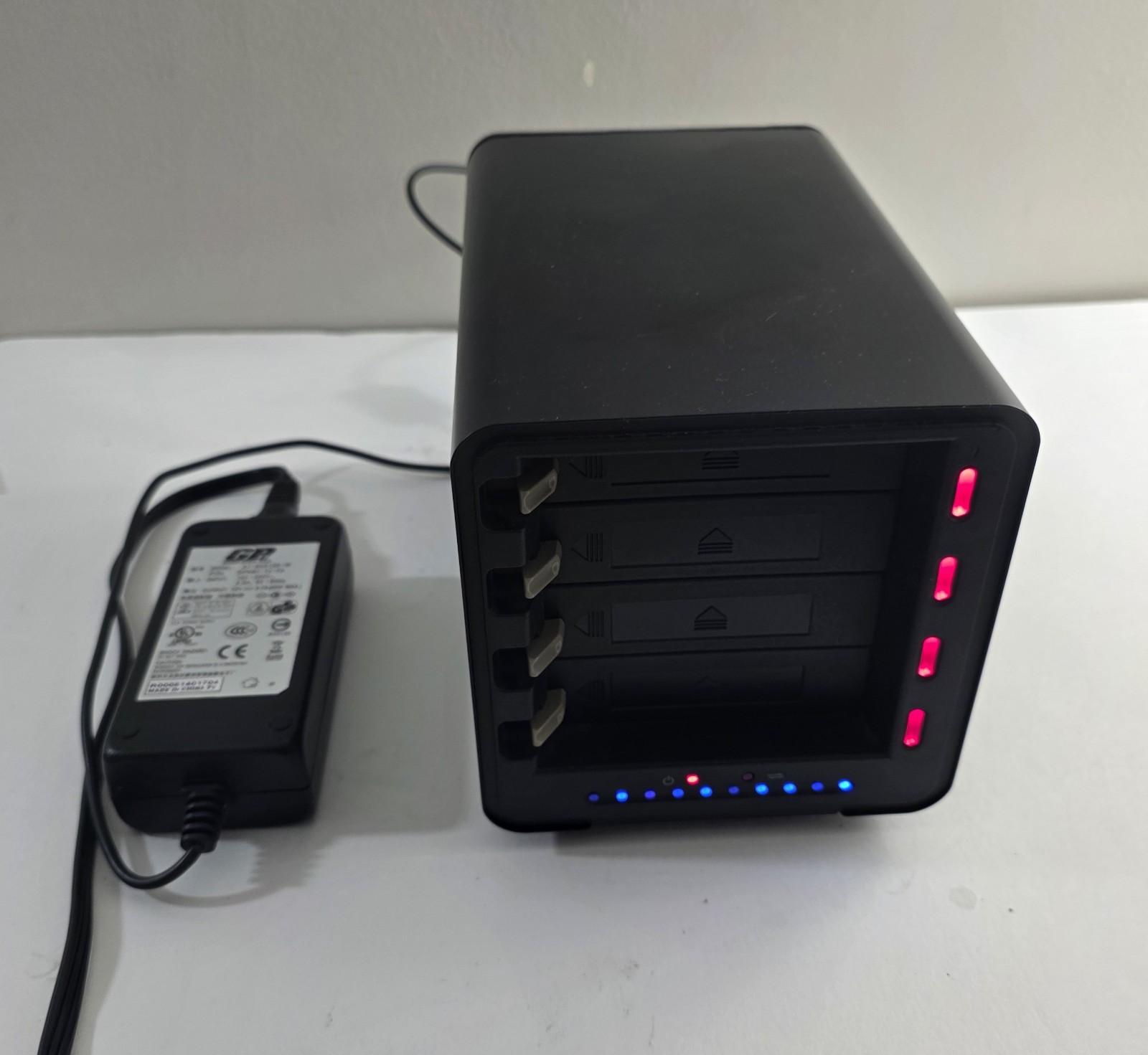 Drobo DRO4D-U 4-Bay USB Storage Array with Power Supply - No Drives - No Cover