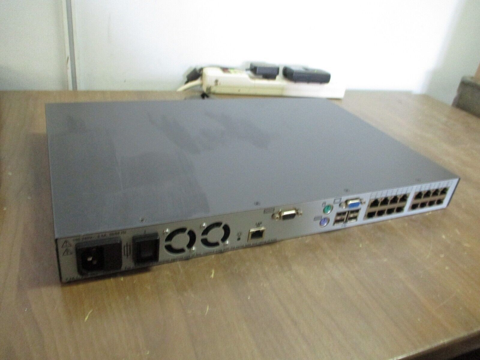HP KVM Over IP Switch 408965-001 16-Port Used