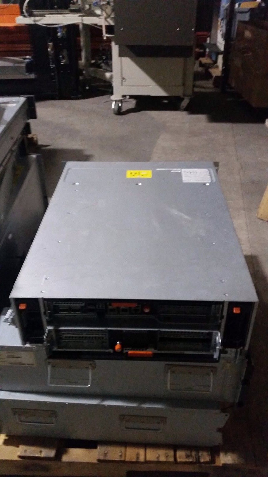Netapp NAF-0901 Filer Chassis 111-00692+H7 Controller 111-00647+B0 Expanision