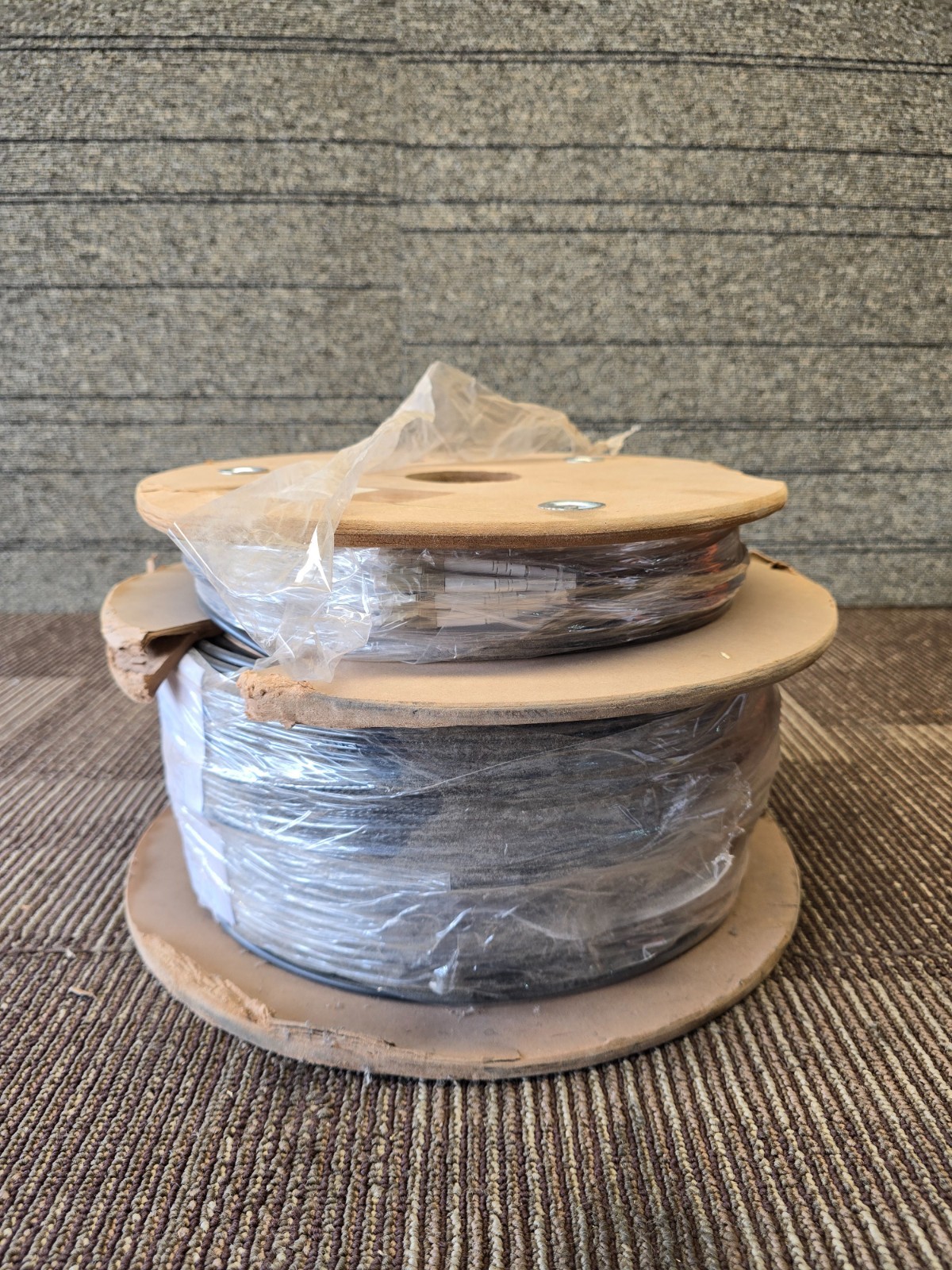 Optical Network Cable, LC/UPC MM OM4 6 FIBER OFNP ARMORED, 100 METERS, 531-755