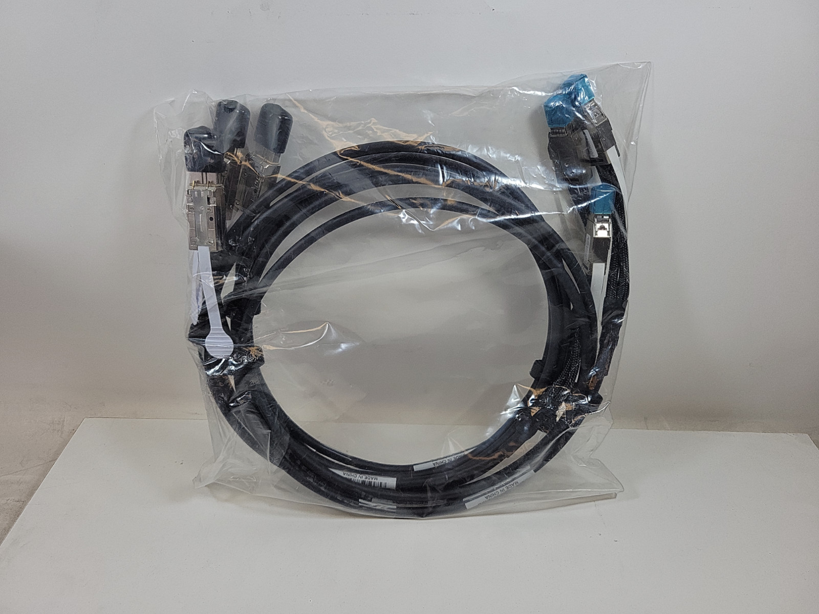 EMC Amphenol 038-003-810 Mini-HDX4 to Mini-SASX4 2m Cable