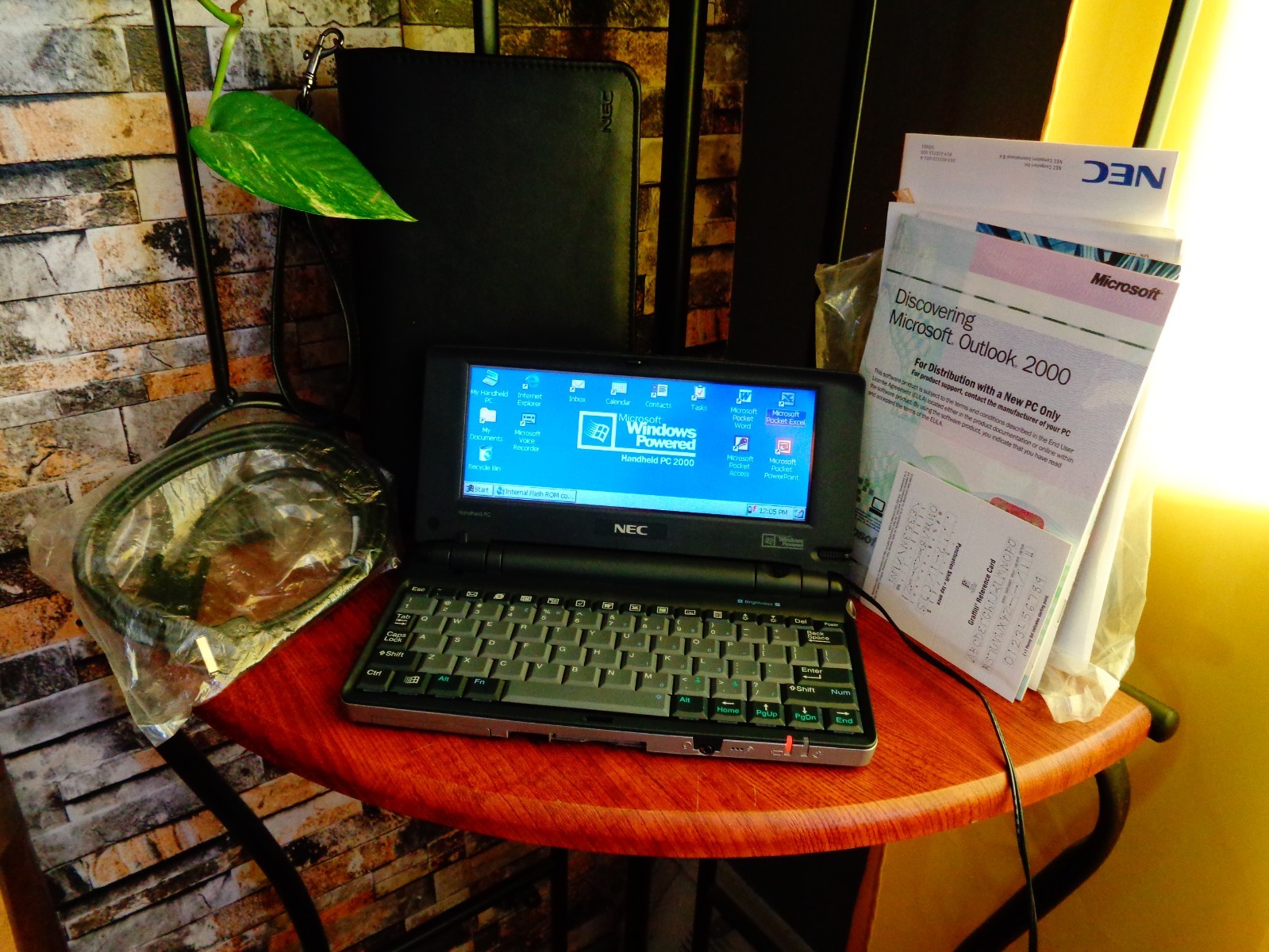 NEC MobilePro 790 Vintage Handheld Laptop  WIN2000