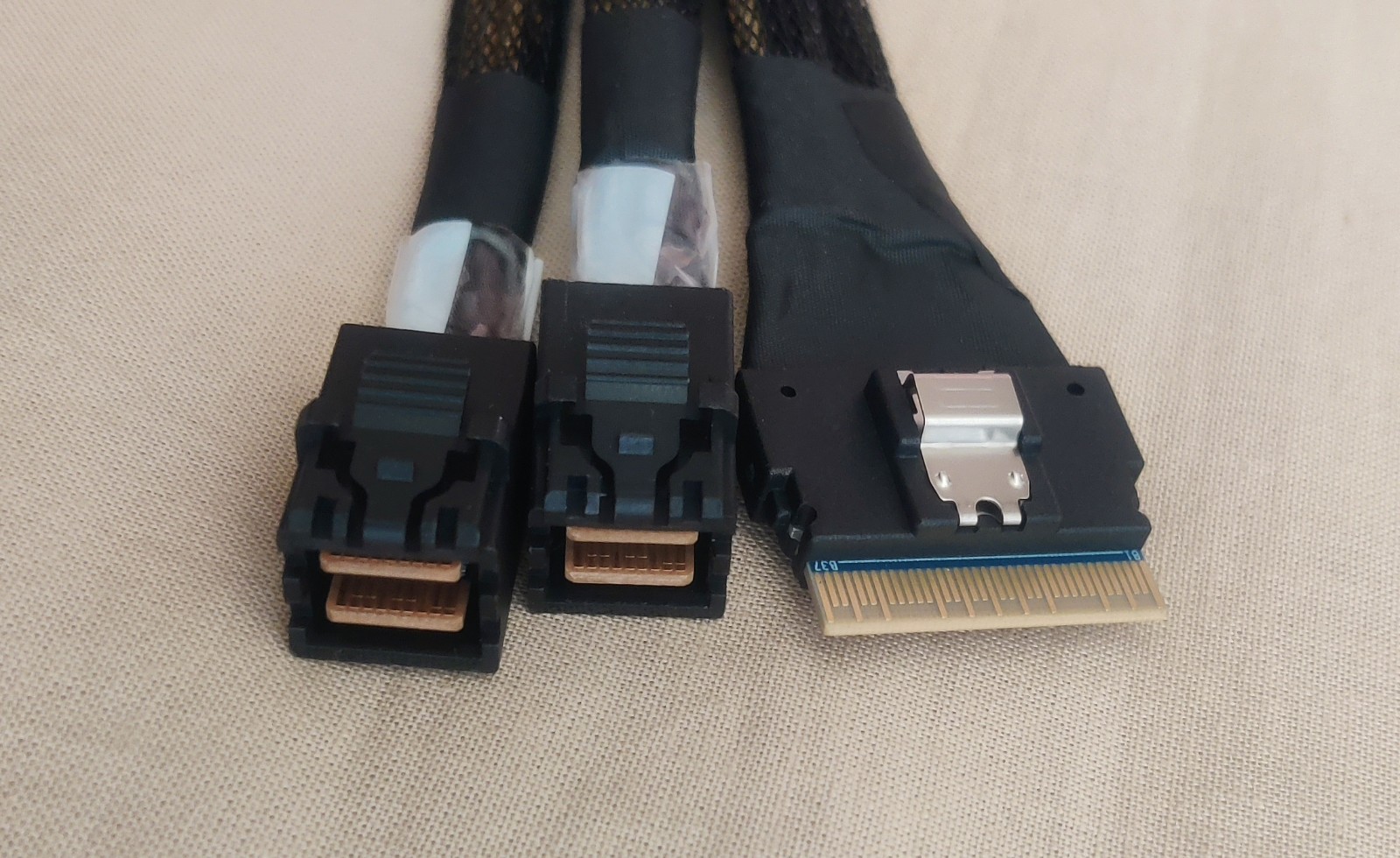 New SlimSAS 8i SFF-8654 to 2X Mini SAS SFF-8643 Cable -35 Inches x 1 pc
