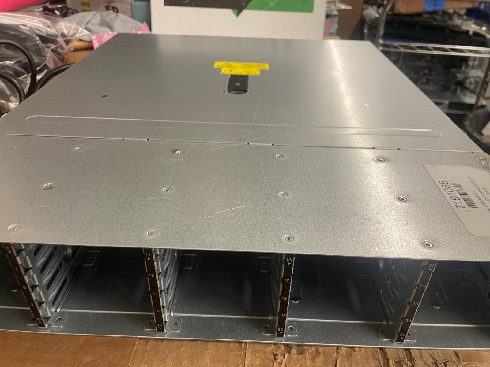 AJ941A HP StorageWorks D2700 25 SFF Disk Enclosure w/SAS Module 399049-01, 2xPS