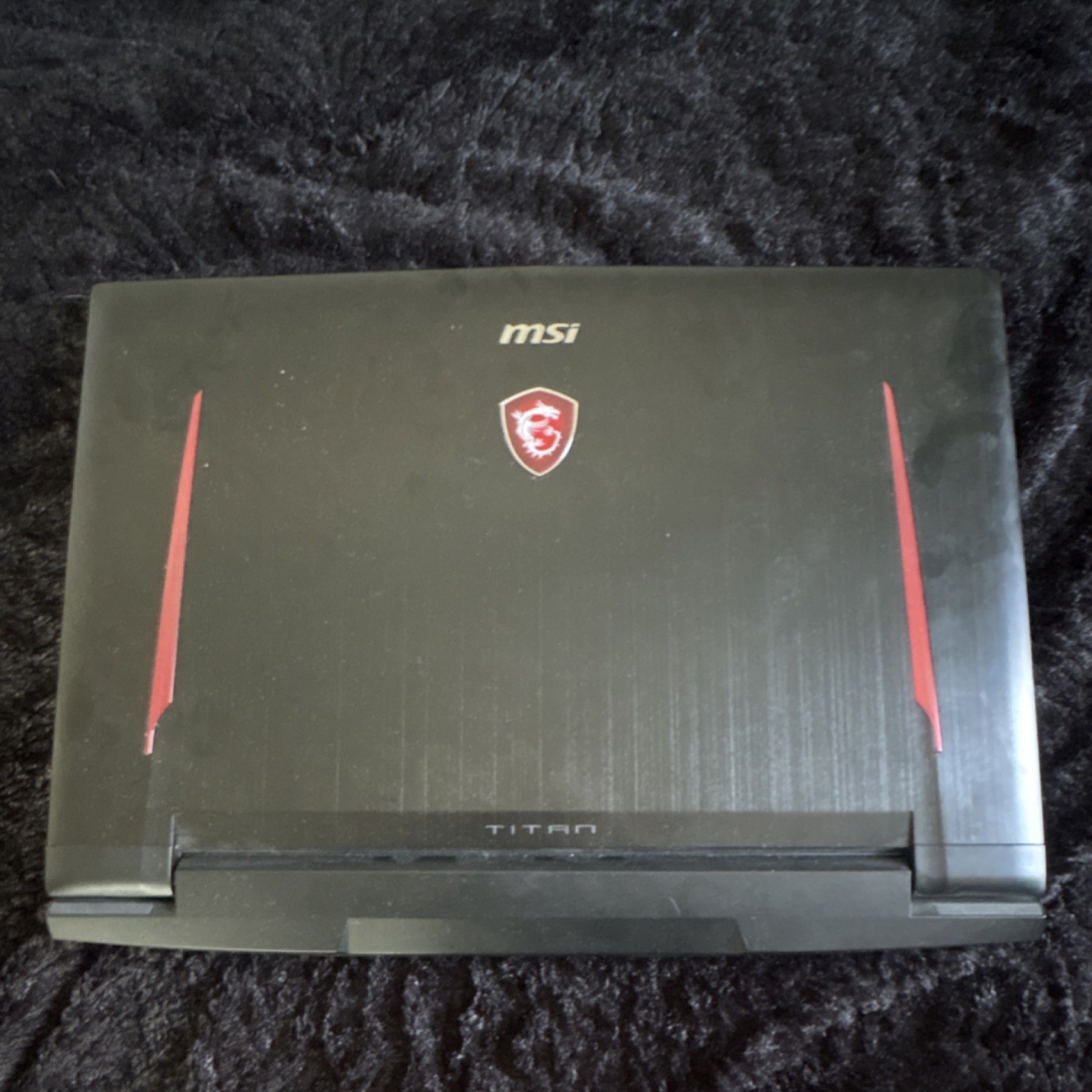 MSI GT75 Titan 8RG Gaming Laptop w/cable
