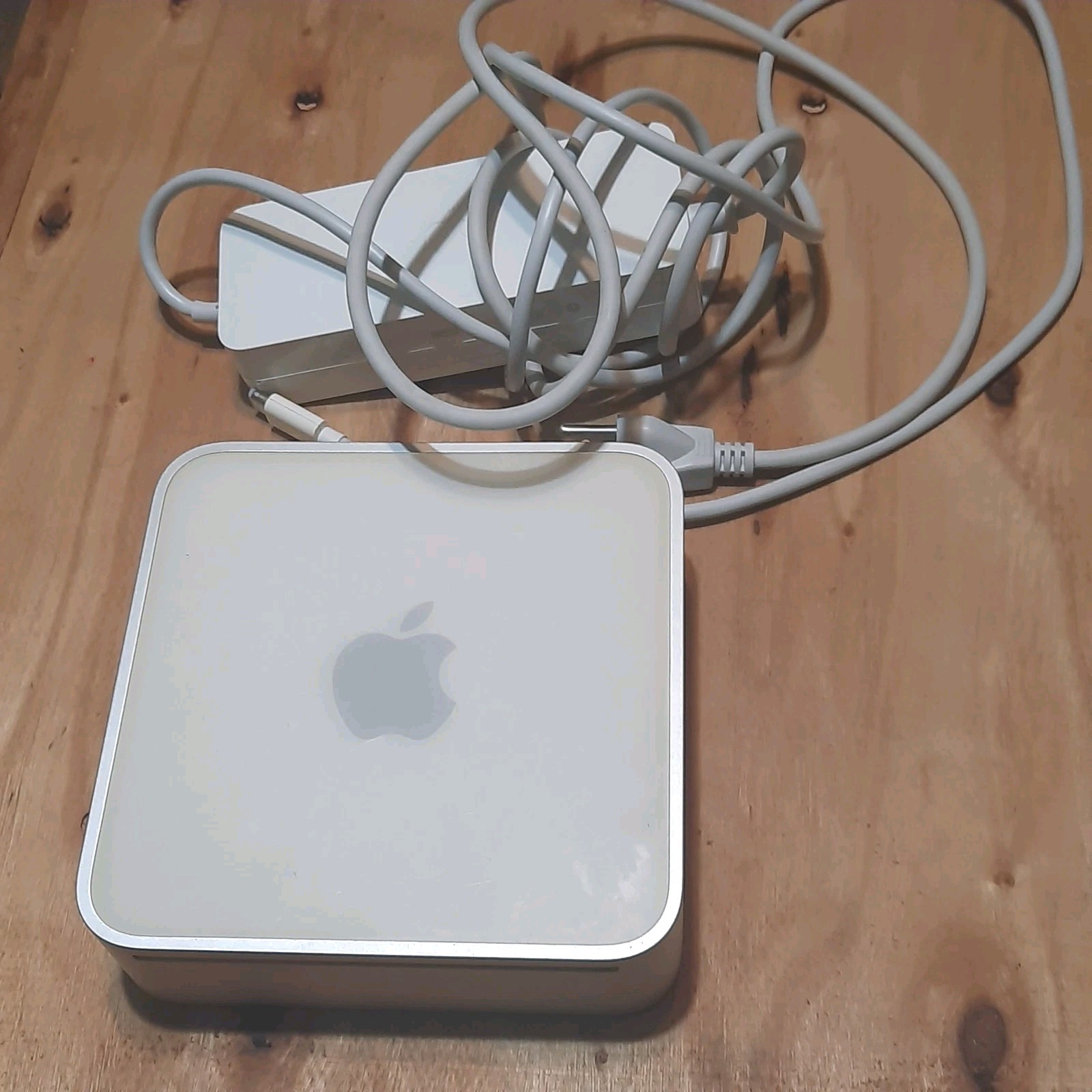 VTG Apple Mac Mini A1176 Intel Core Duo Desktop 2006 Turns On W/ Power Cord