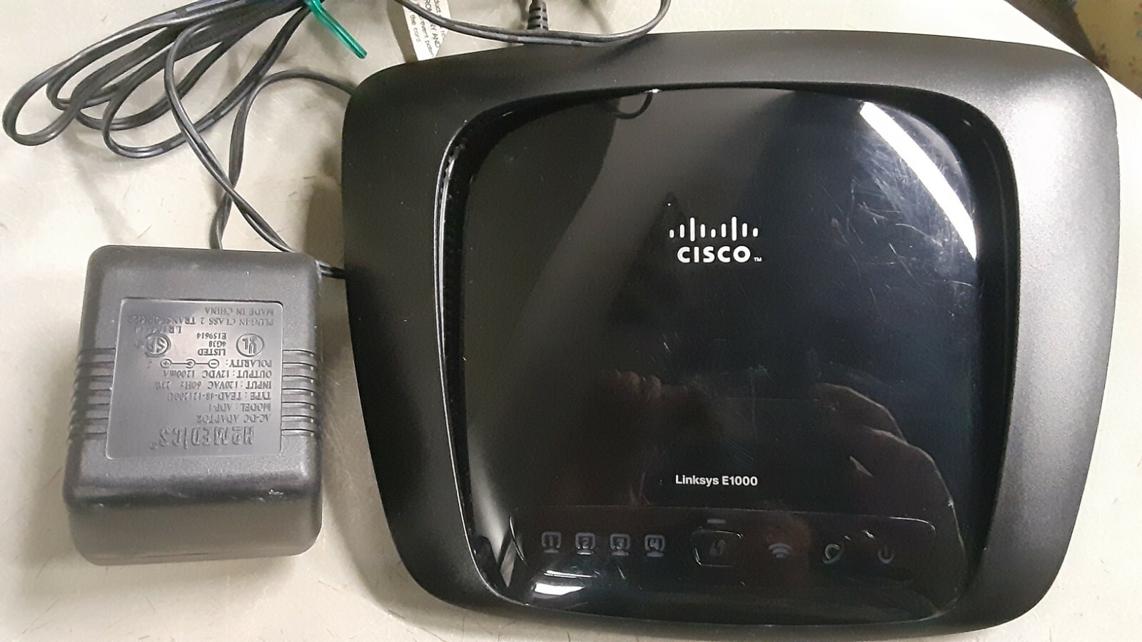 Used LINKSYS E1000 V2.1 Wireless Router & Power Supply Bundle (No Install CD)