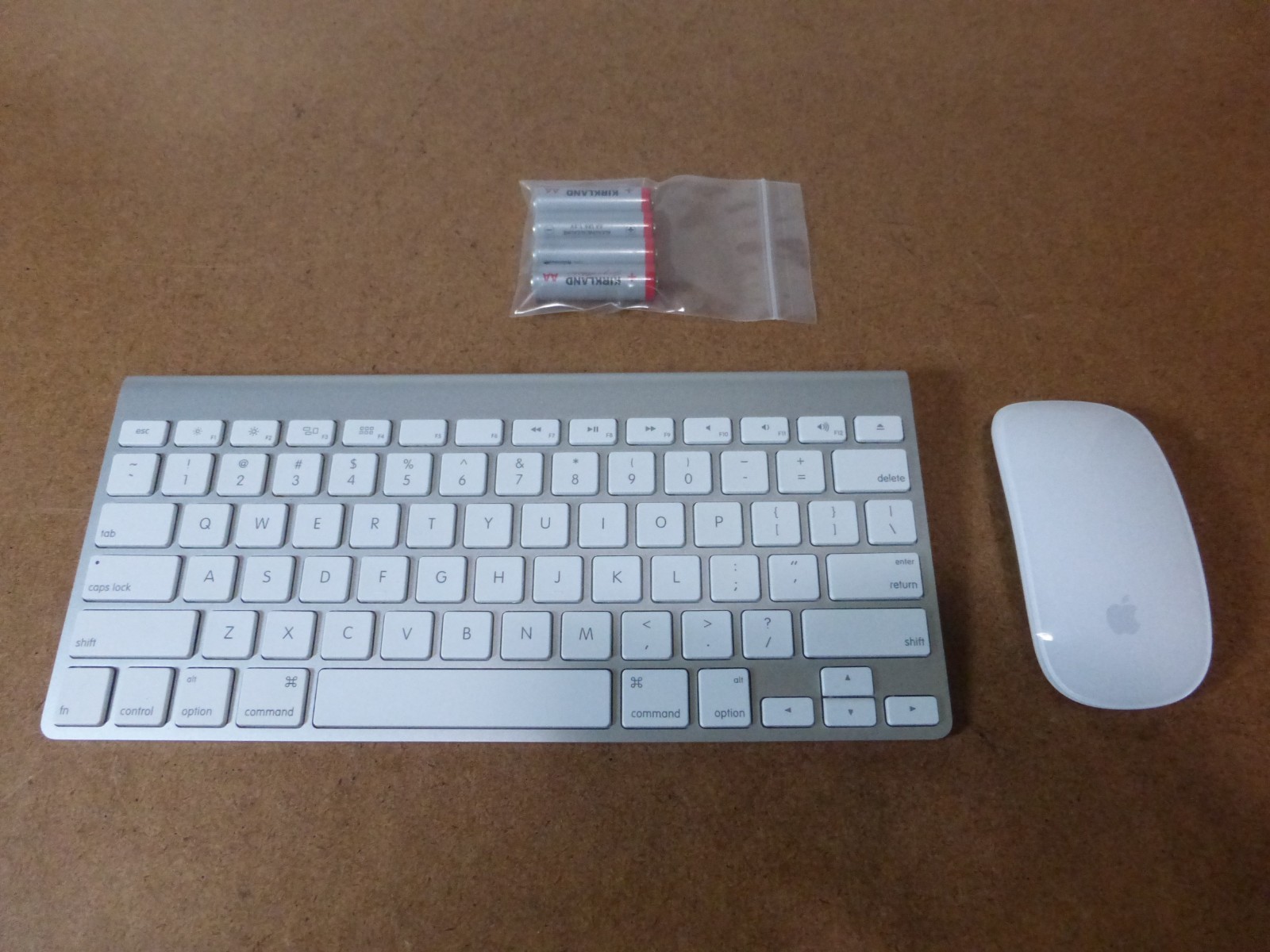 Genuine Apple A1314 Bluetooth Wireless Keyboard & A1296 Magic Mouse ~ Mac, iPad