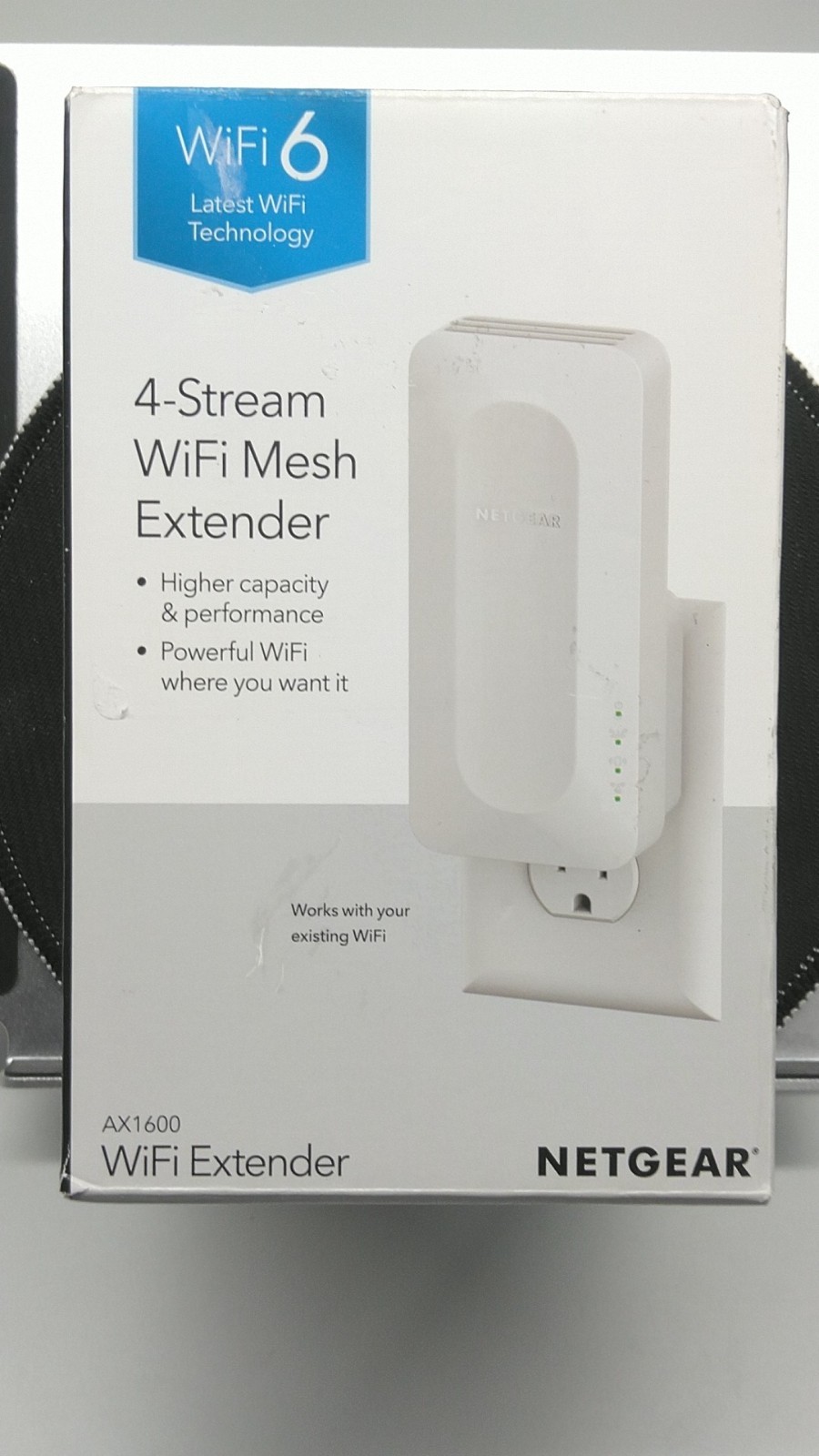 NETGEAR EAX12-100NAS AX1600 4-Stream WiFi 6 Range Extender Dual-Band Wall Plug