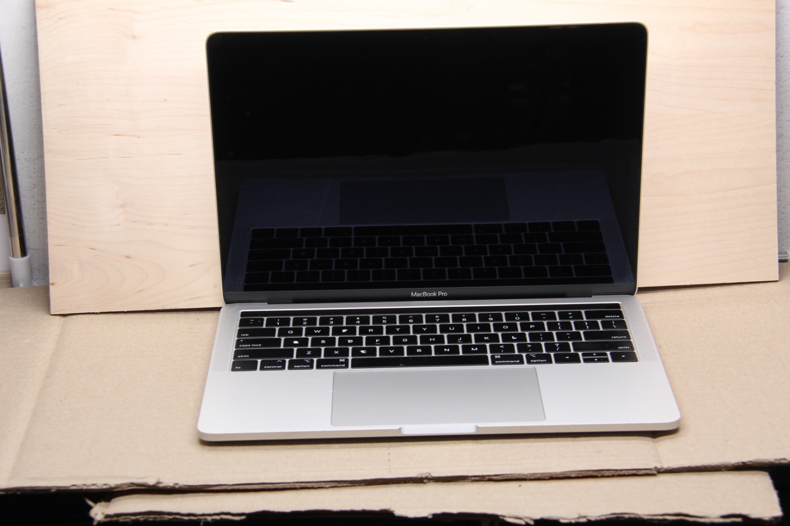 Broken 2018 Apple MacBook Pro 13.3" i5 2.4GHz 8GB RAM 256GB SSD A1989 BAD LCD