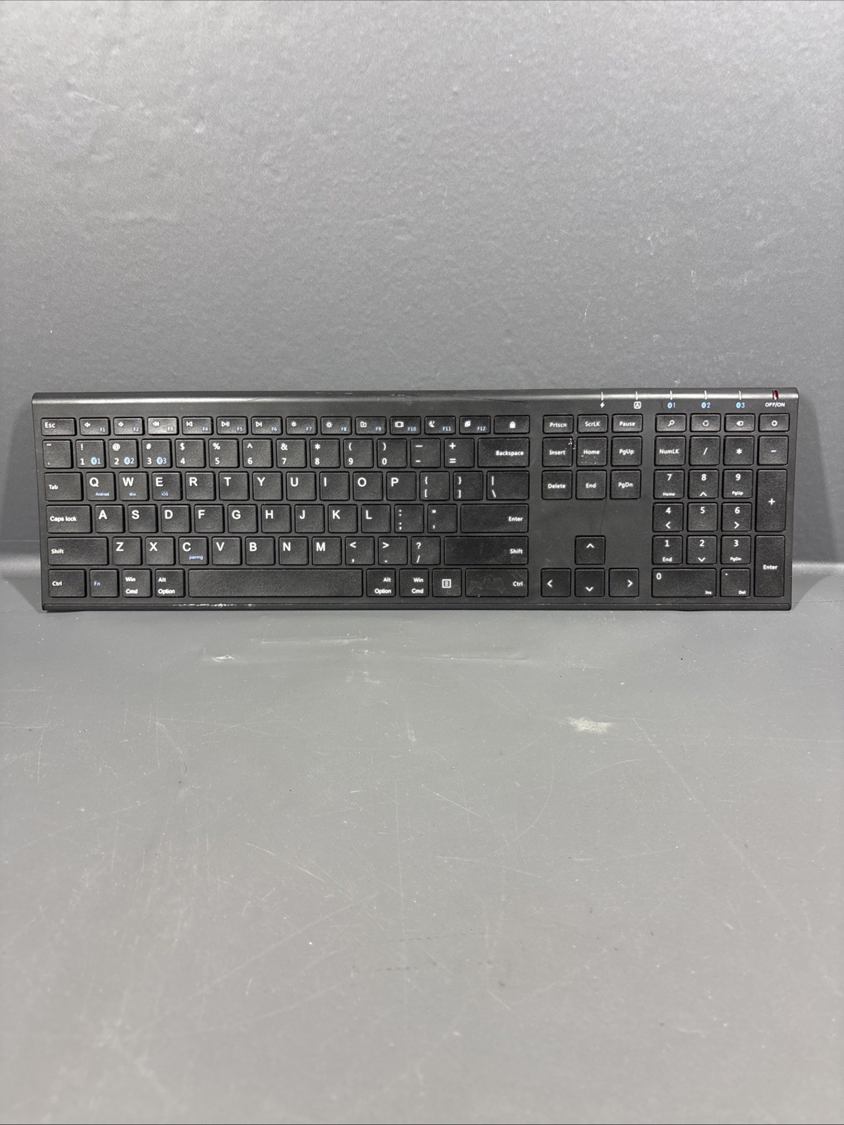 Jelly Comb Bluetooth Keyboard Ultra Slim Full Size QWERTY Numeric Keypad 3-Devic