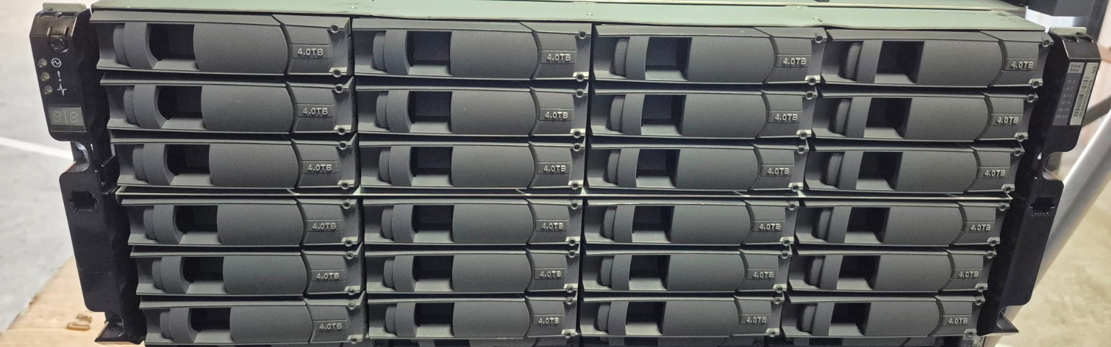 NetApp DS4246 Disk Array Shelf w/2x IOM6 Controllers 2x PSU;24x 3.5 Trays;JBOD