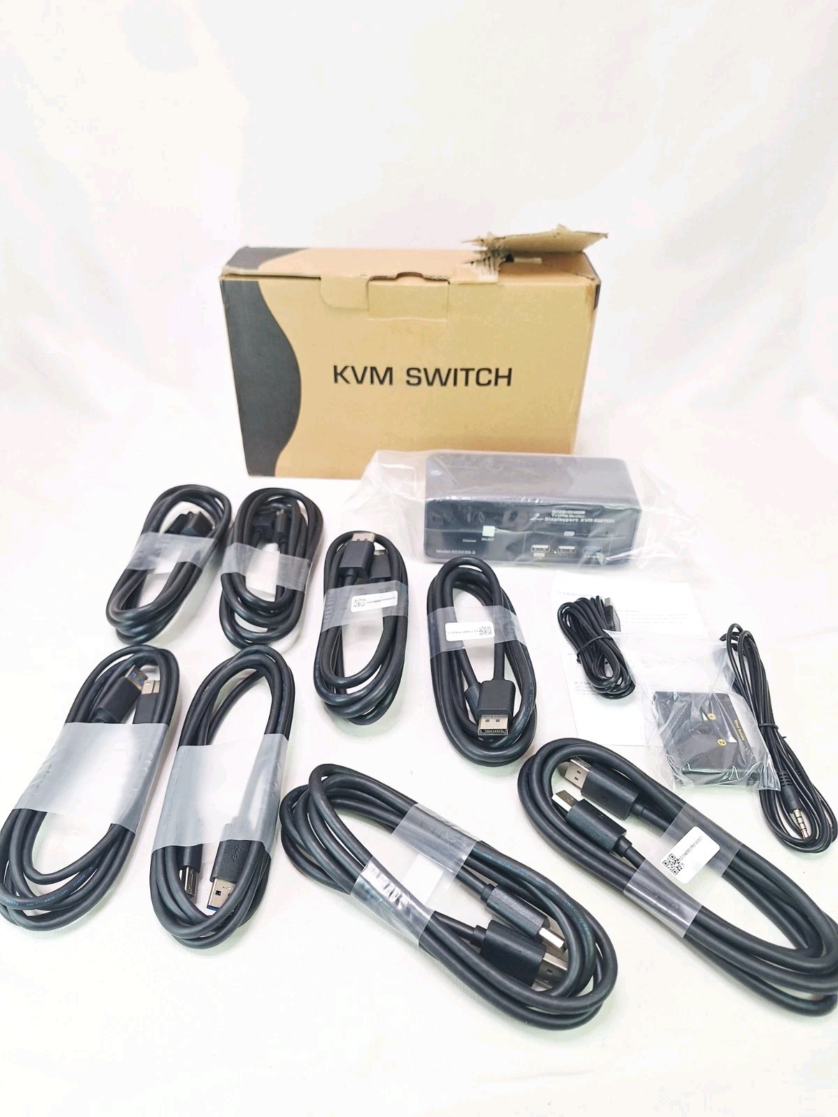 Terived Displayport KVM Switch, 2 port Triple Monitor USB 3.0, 4K@60Hz w/Cables
