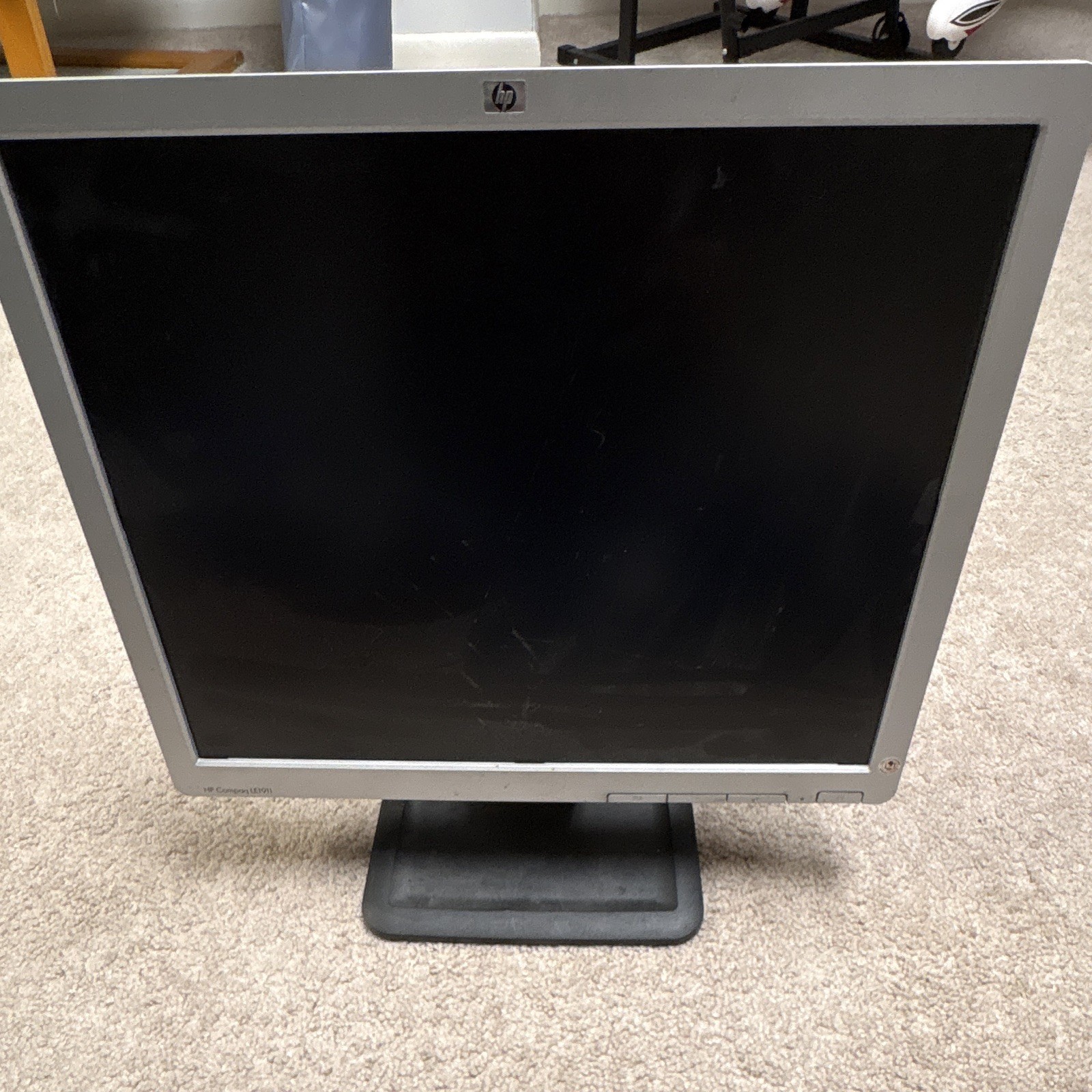 HP Compaq LE1911 19" LCD Flat Screen Monitor 1280x1024 5:4 VGA Silver/Black