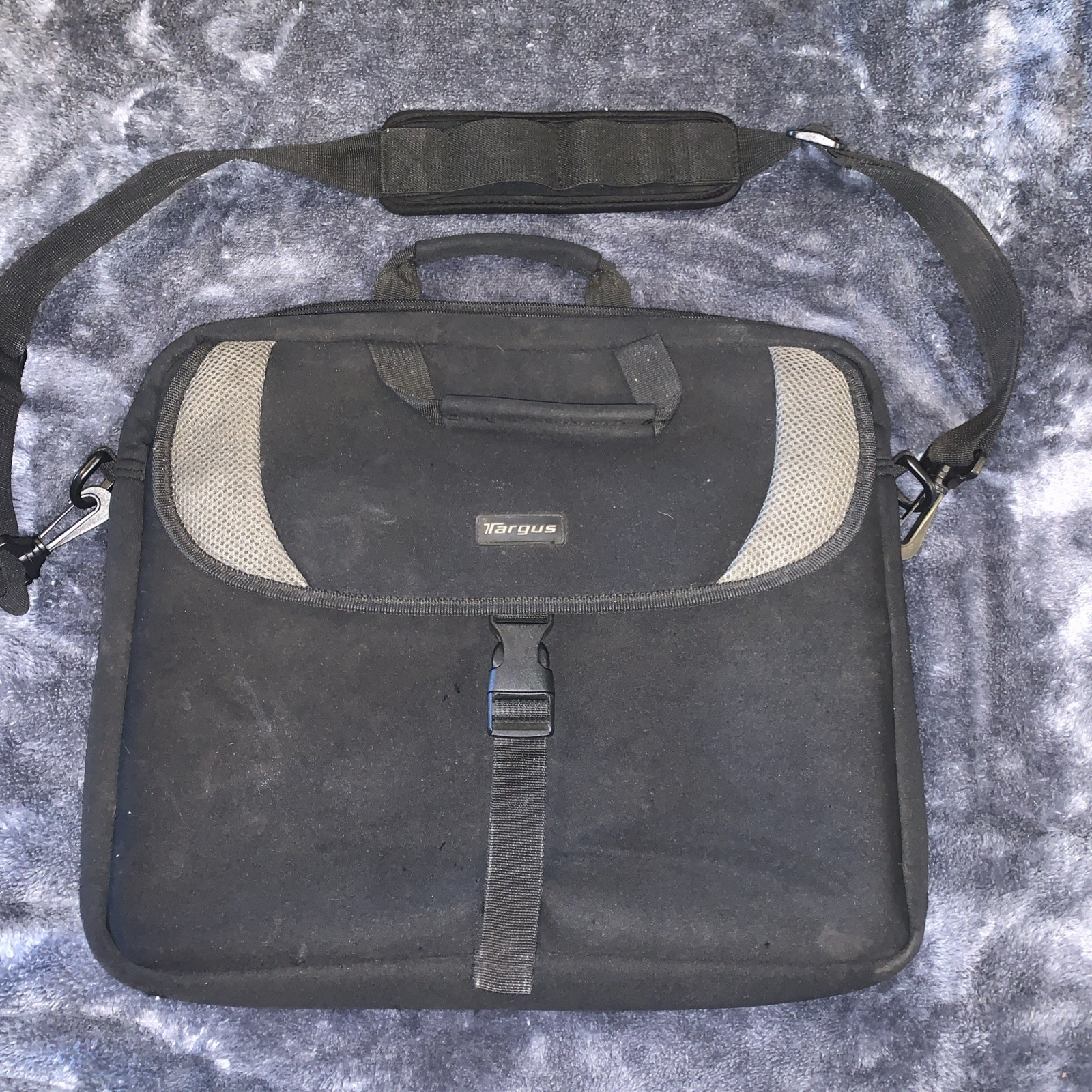 Targus Notebook laptop Slip Case CVR200 pre owned